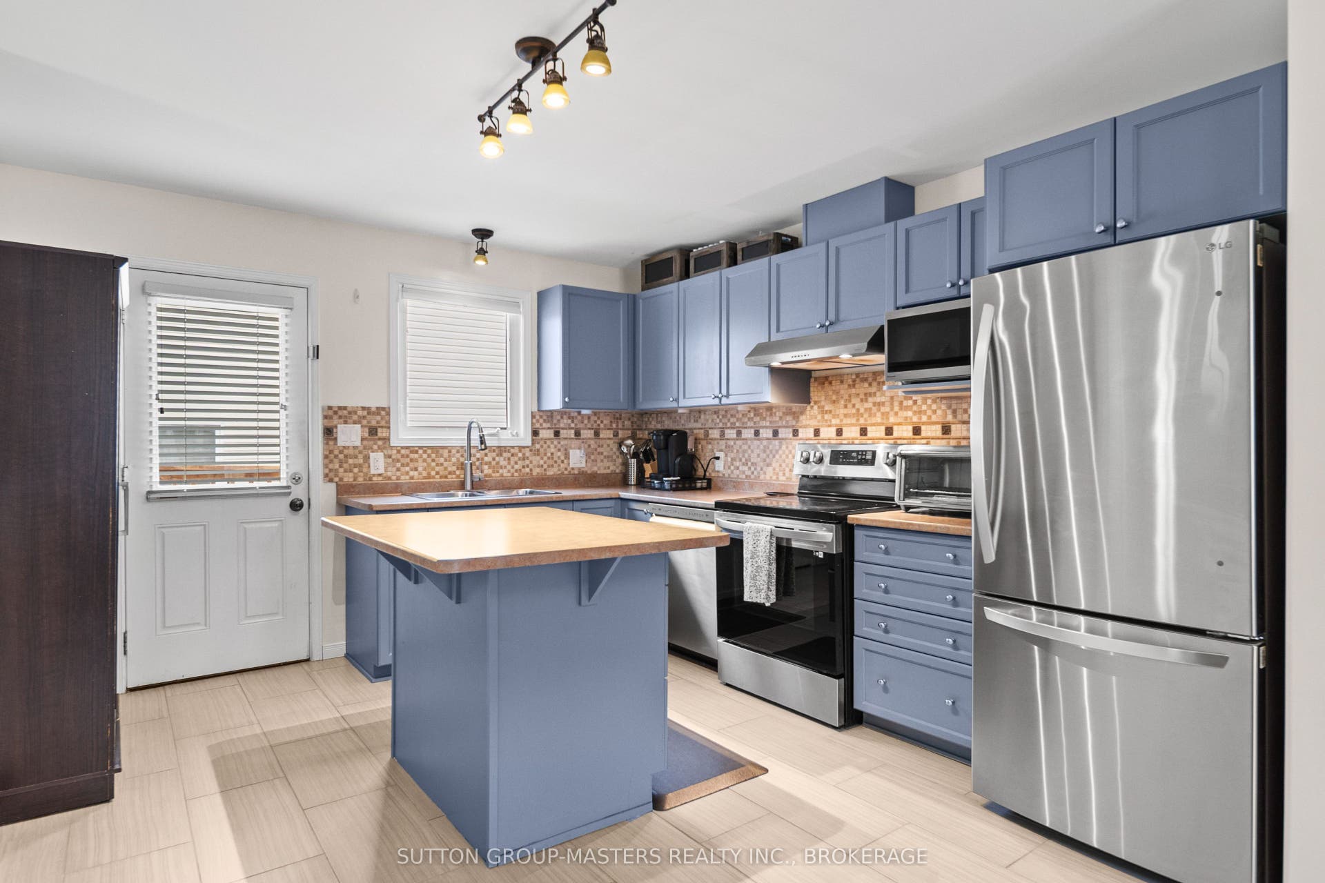 1460 Albany Drive, Kingston, Frontenac ON K7P 0B7 1460 Albany Drive, Kingston, Frontenac ON K7P 0B7