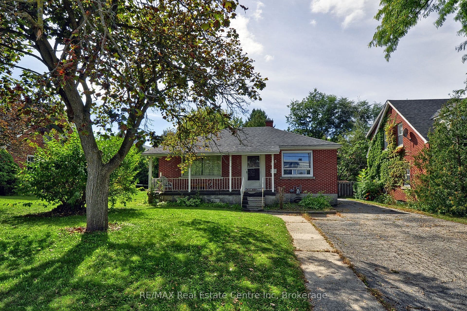 273 Albert Street, Waterloo, Waterloo ON N2L 3T7 273 Albert Street, Waterloo, Waterloo ON N2L 3T7