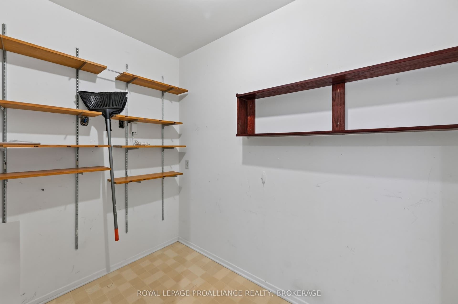 316 Kingsdale Avenue, #411, Kingston, Frontenac ON K7M 8S2