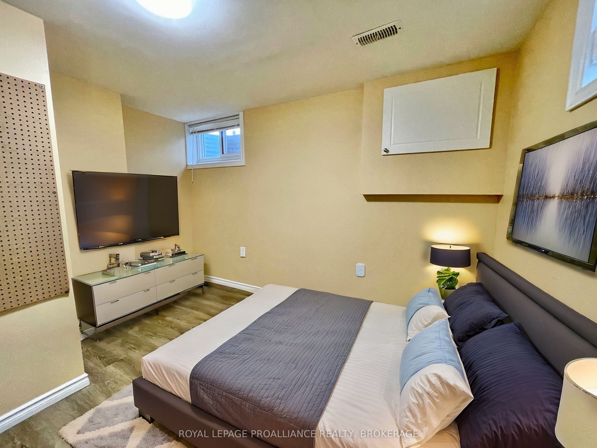 271 Chelsea Road, Kingston, Frontenac ON K7M 3Z3