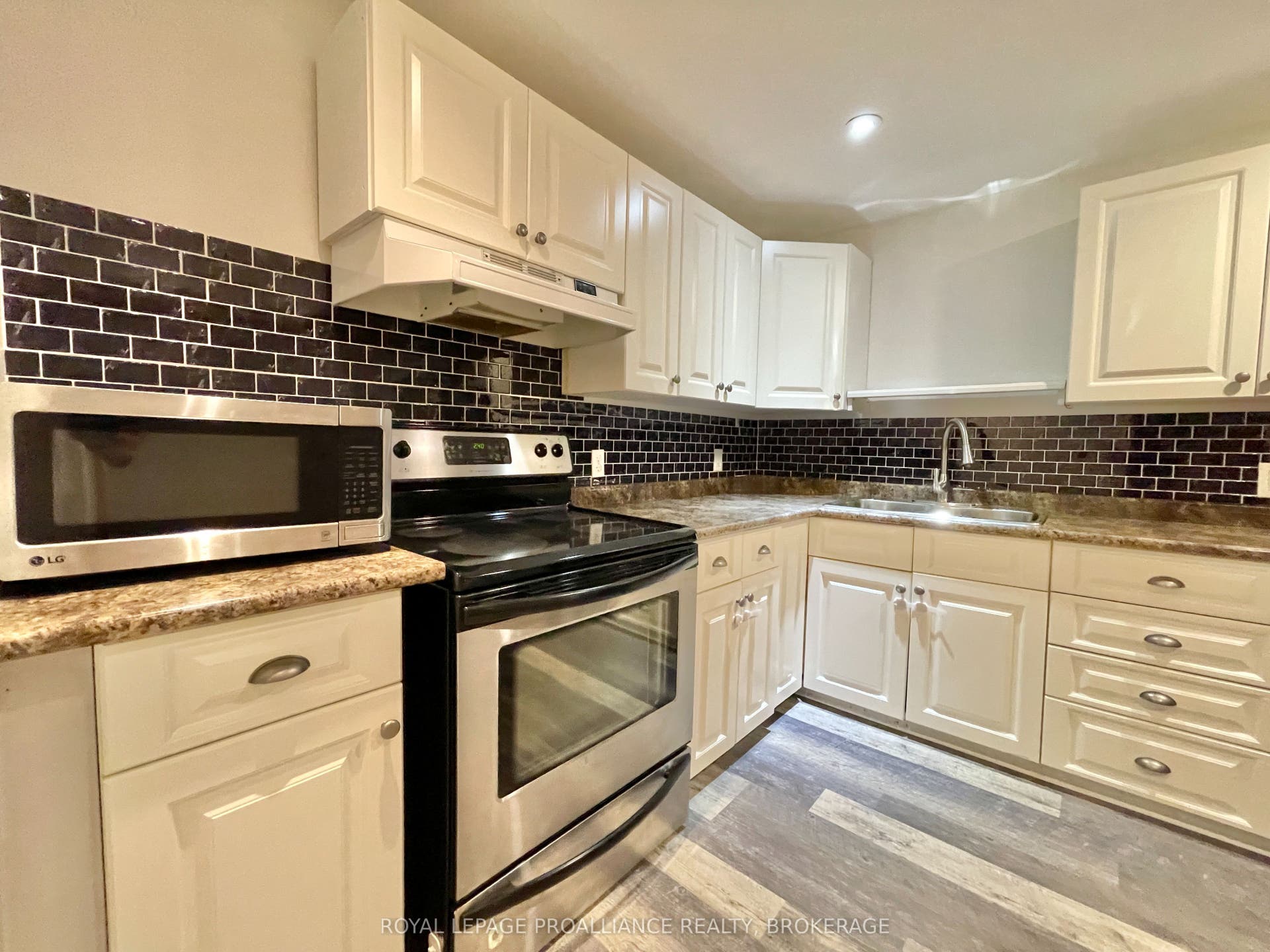 271 Chelsea Road, Kingston, Frontenac ON K7M 3Z3