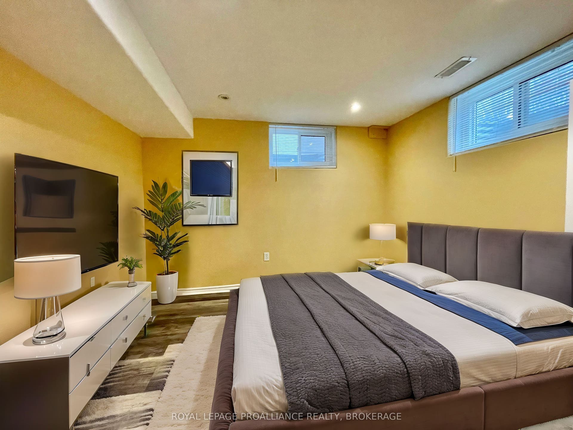 271 Chelsea Road, Kingston, Frontenac ON K7M 3Z3