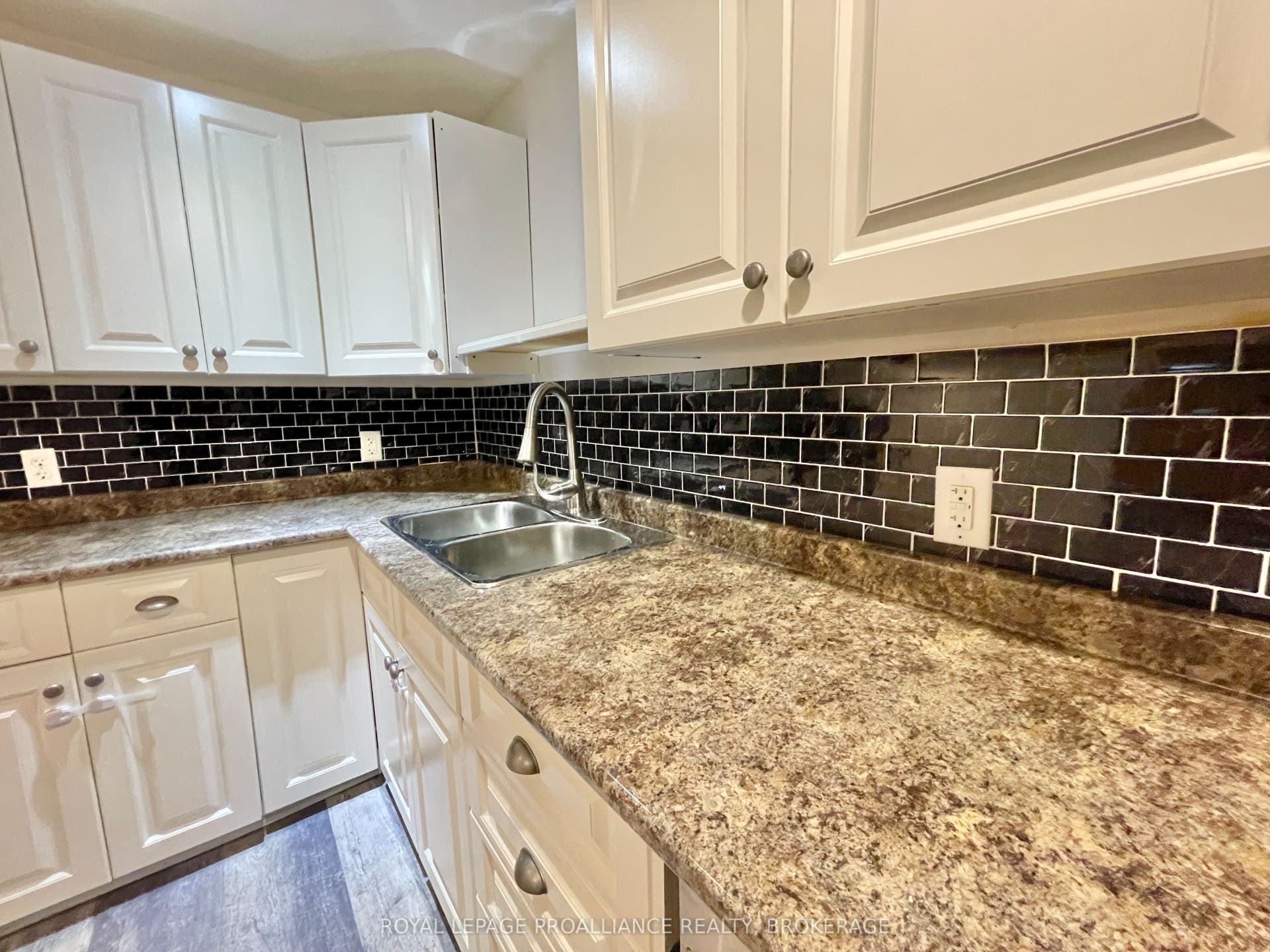 271 Chelsea Road, Kingston, Frontenac ON K7M 3Z3
