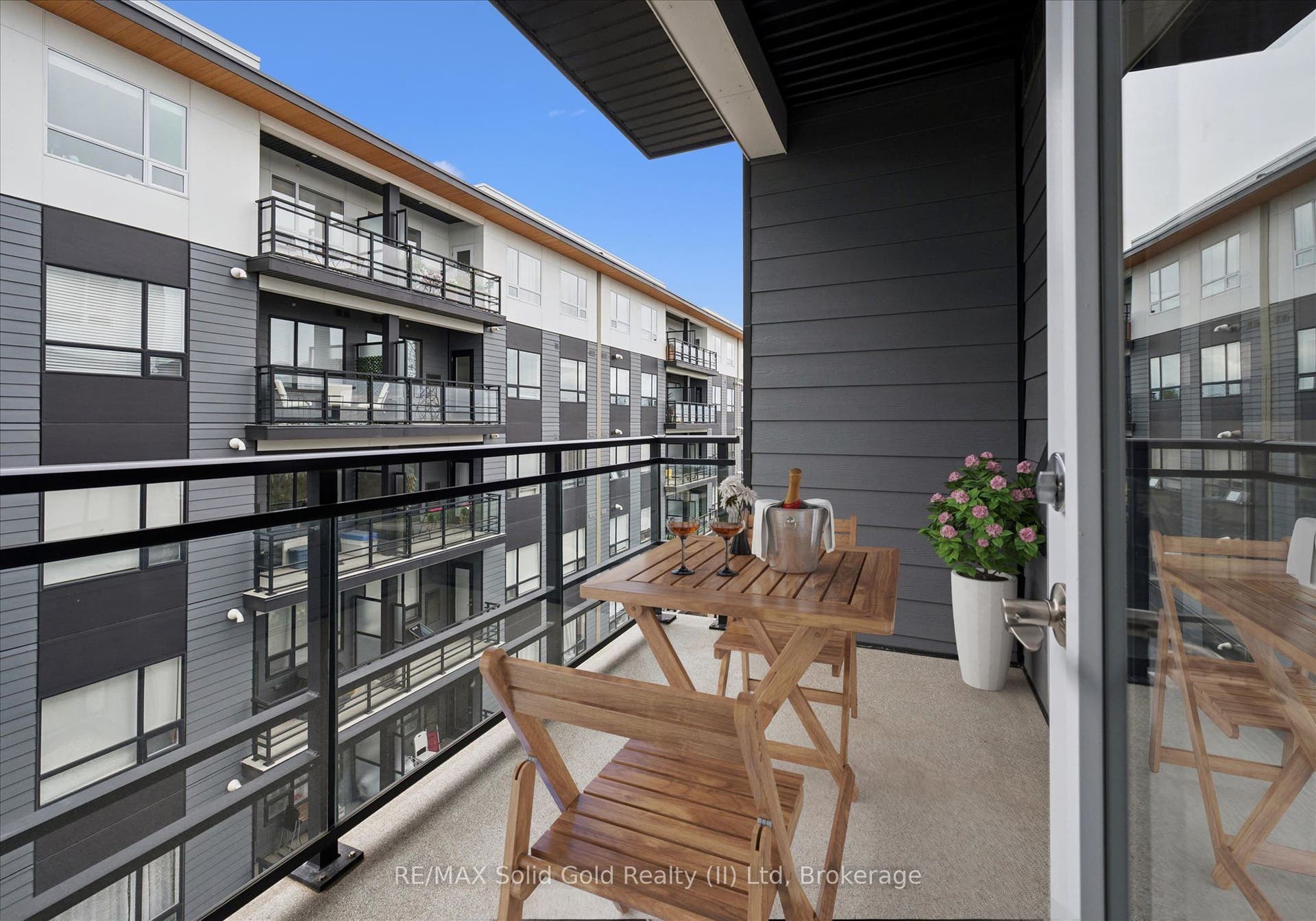 251 Northfield Drive E, #521, Waterloo, Waterloo ON N2K 0G9 251 Northfield Drive E, #521, Waterloo, Waterloo ON N2K 0G9