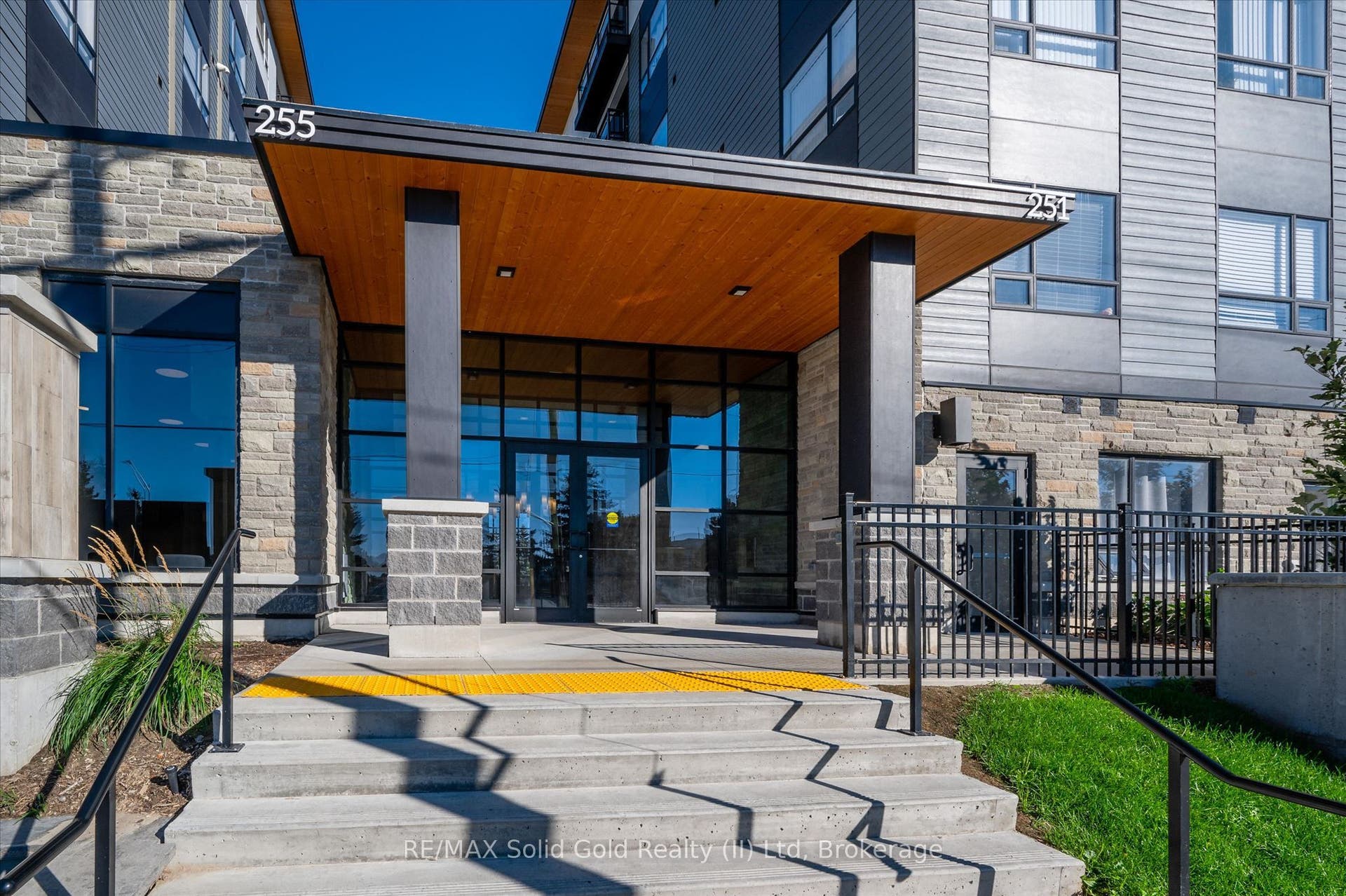 251 Northfield Drive E, #521, Waterloo, Waterloo ON N2K 0G9 251 Northfield Drive E, #521, Waterloo, Waterloo ON N2K 0G9