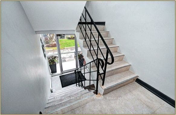 333 Garden Street, Cambridge, Waterloo ON N3H 4C8 Stairwell- Entrance Level