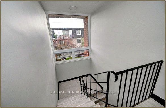 333 Garden Street, Cambridge, Waterloo ON N3H 4C8 Stairwell & Window
