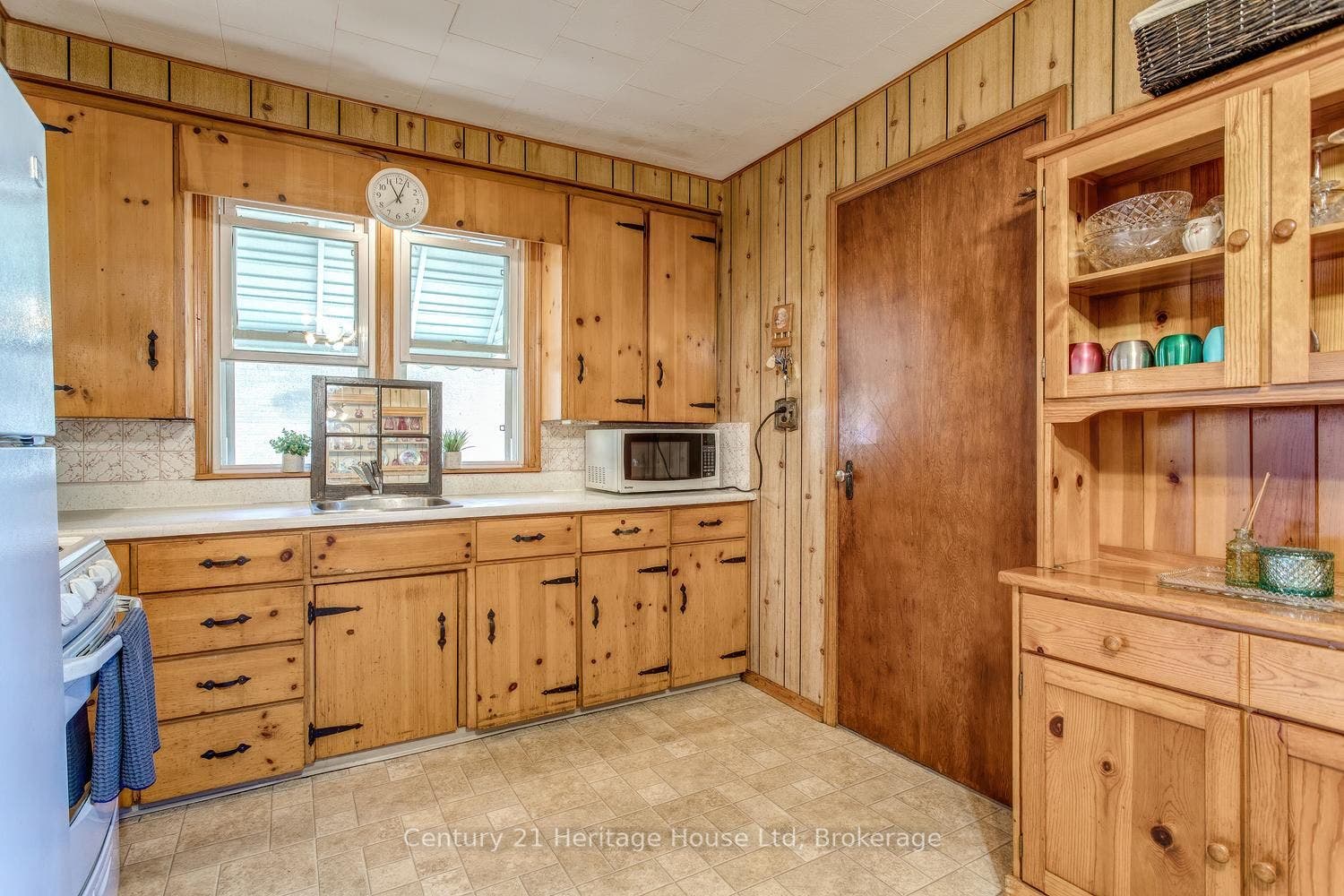 91 Merion Street, Guelph, Wellington ON N1H 2M1 Kitchen with doors to the mud room at the back