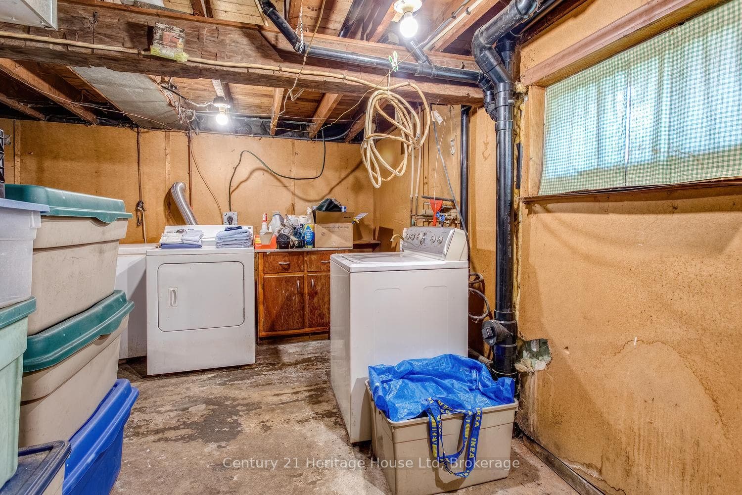 91 Merion Street, Guelph, Wellington ON N1H 2M1 Basement Laundry, updated plumbing, large windows