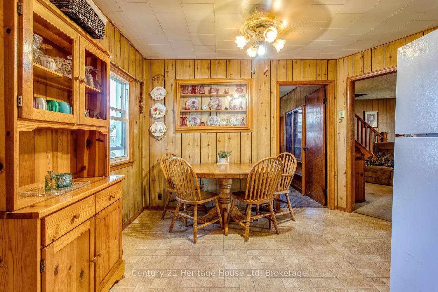 91 Merion Street, Guelph, Wellington ON N1H 2M1 Eat in area in the kitchen, vinyl fooring