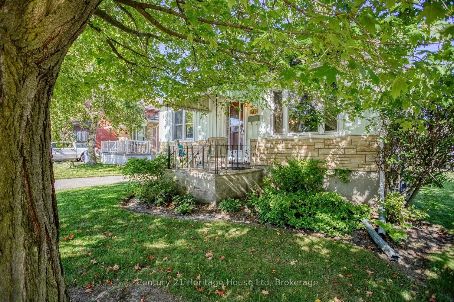 91 Merion Street, Guelph, Wellington ON N1H 2M1 Front of the house with porch