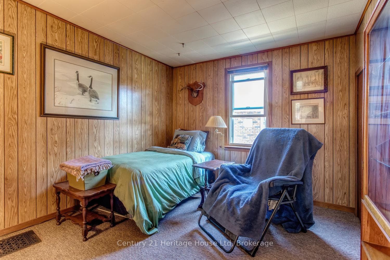 91 Merion Street, Guelph, Wellington ON N1H 2M1 Main floor 2nd bedroom