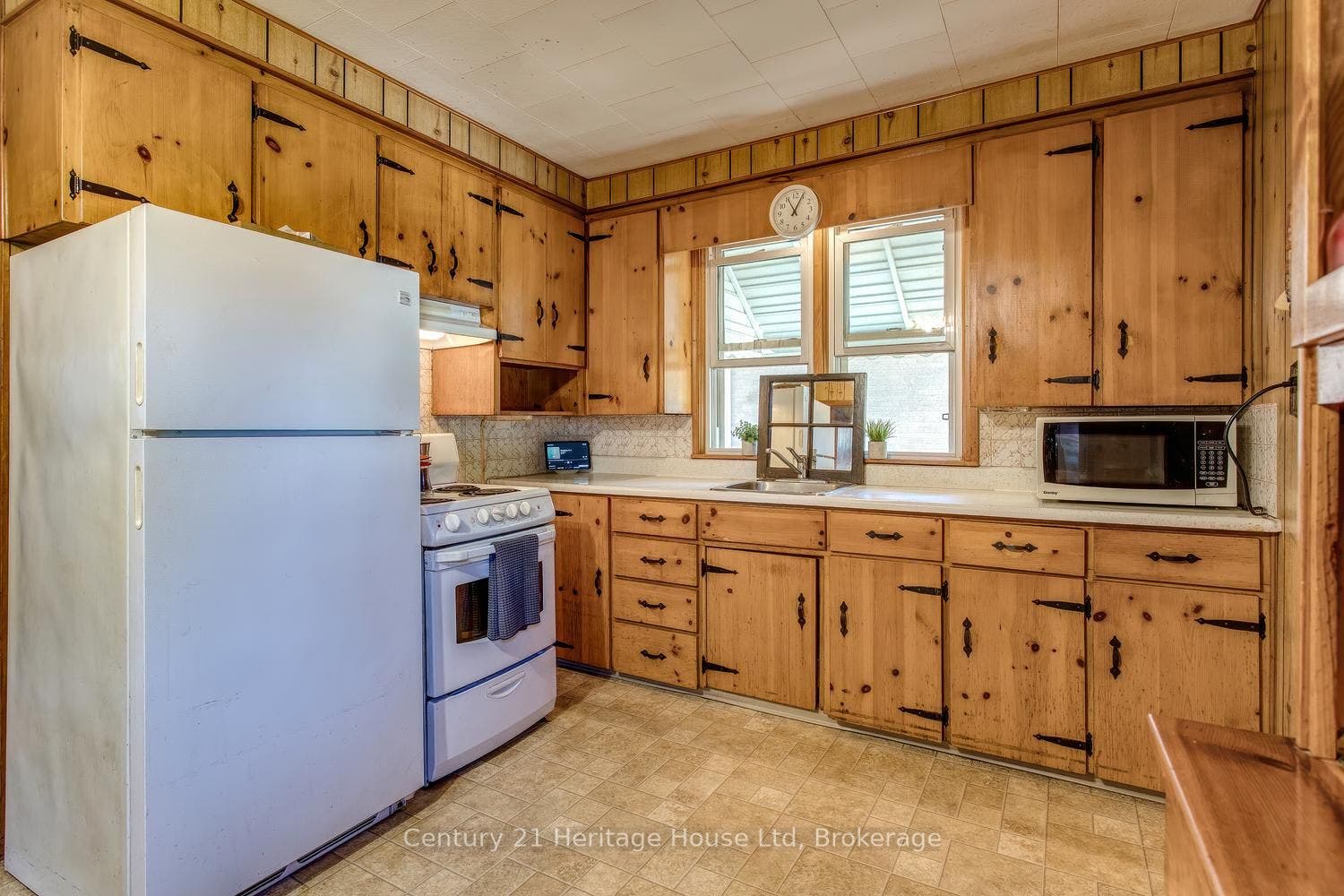91 Merion Street, Guelph, Wellington ON N1H 2M1 Kitchen with large window over the sink