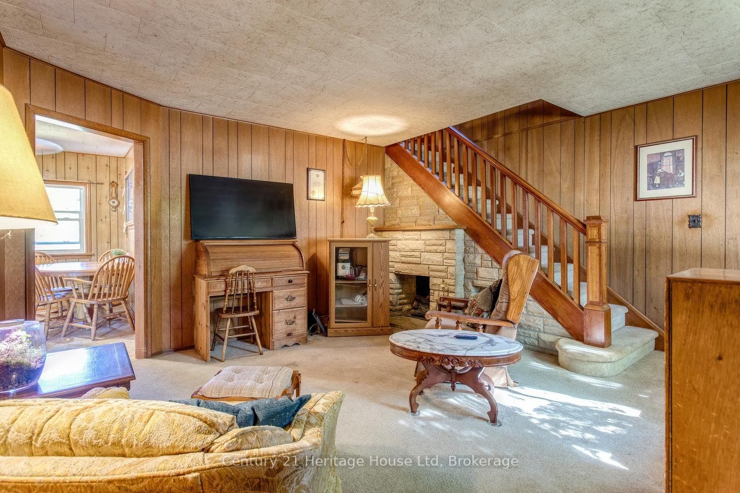 91 Merion Street, Guelph, Wellington ON N1H 2M1 Living room - carpeted, hardwood under carpet