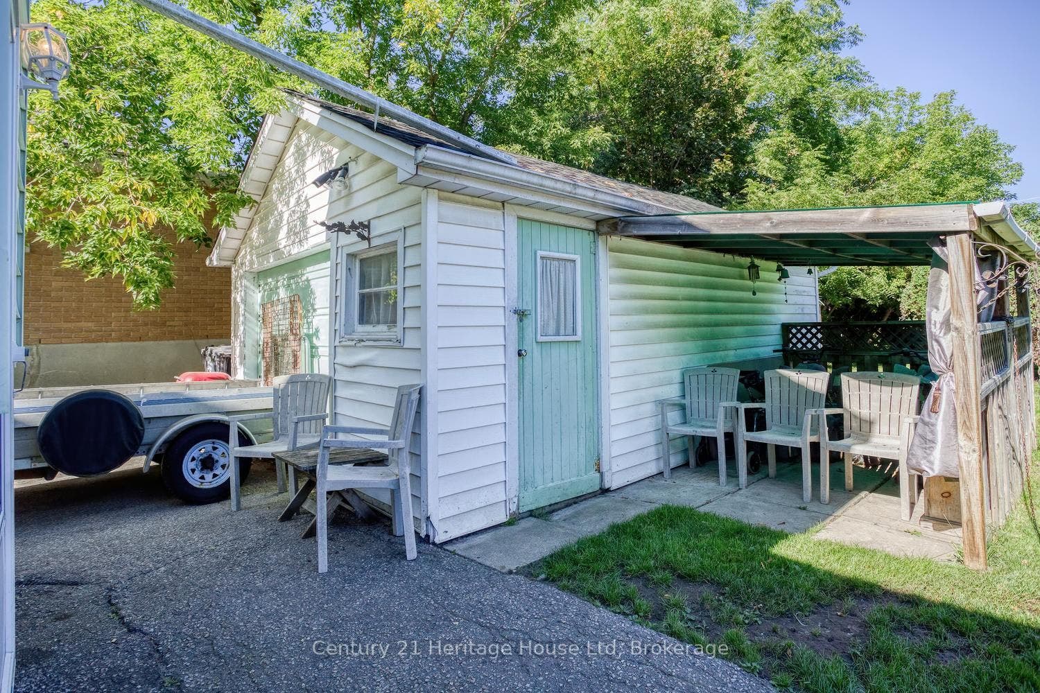 91 Merion Street, Guelph, Wellington ON N1H 2M1 Oversized garage and sitting area