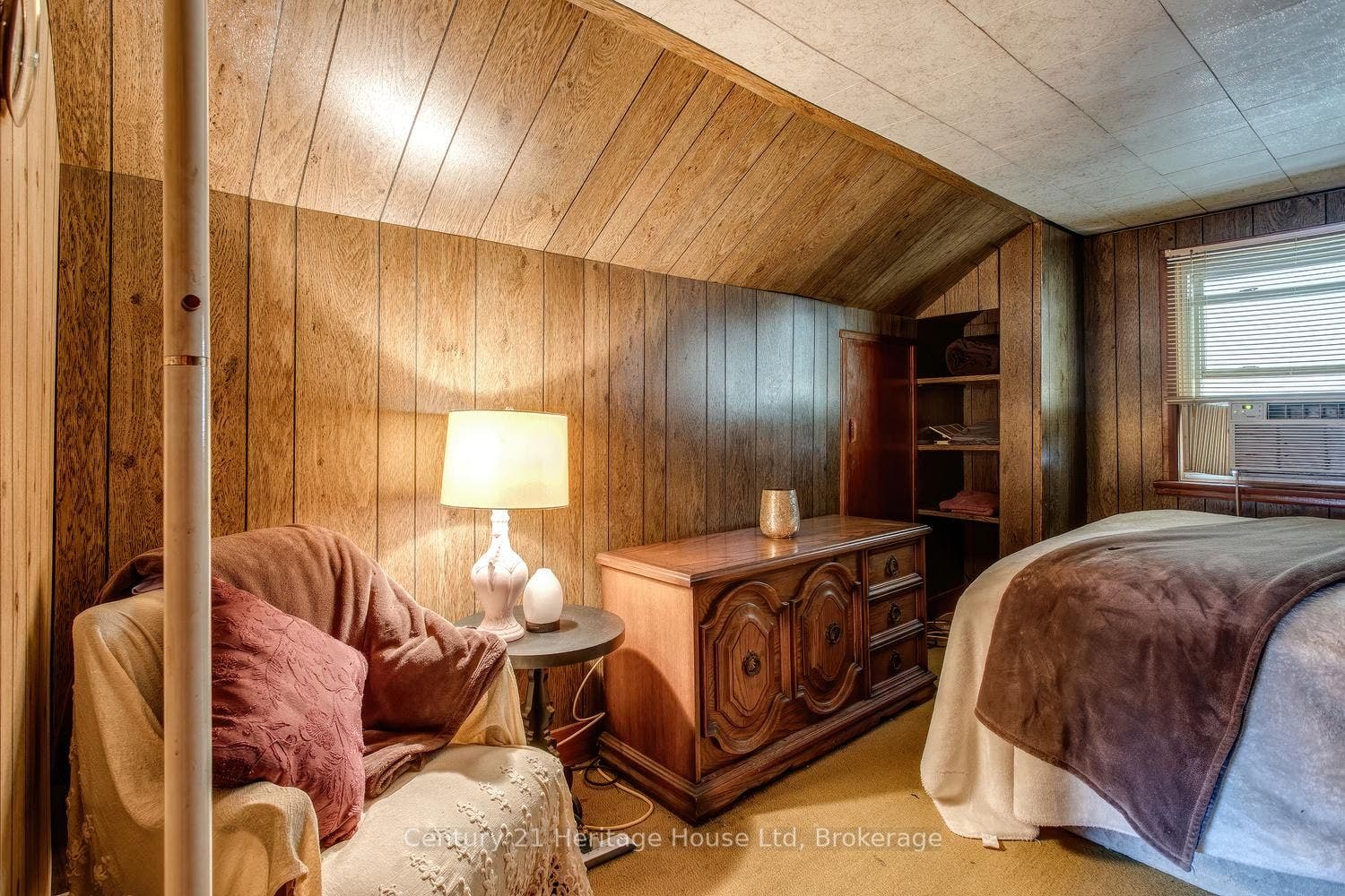 91 Merion Street, Guelph, Wellington ON N1H 2M1 2nd floor - 3rd bedroom with built in cabinetry