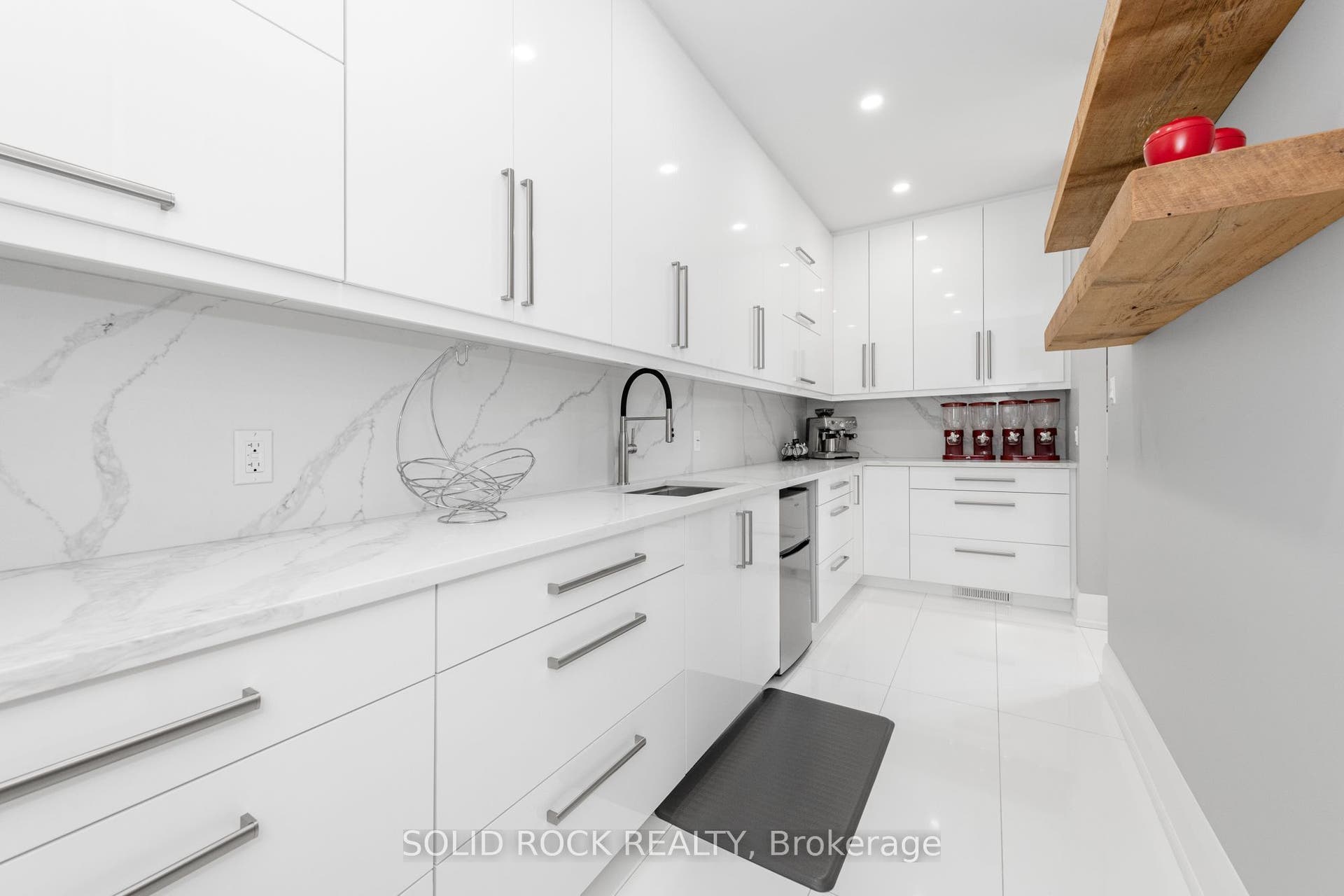 224 Roger Road, Alta Vista And Area, Ottawa ON K1H 5C6 224 Roger Road, Alta Vista And Area, Ottawa ON K1H 5C6