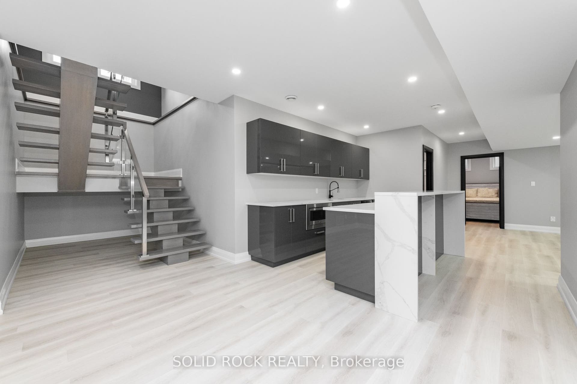 224 Roger Road, Alta Vista And Area, Ottawa ON K1H 5C6 224 Roger Road, Alta Vista And Area, Ottawa ON K1H 5C6