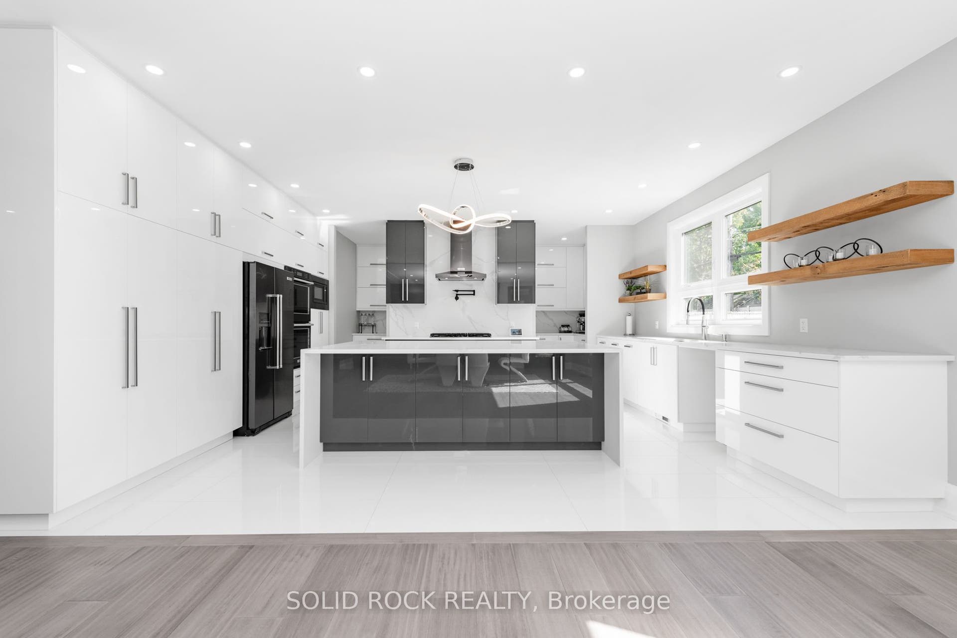 224 Roger Road, Alta Vista And Area, Ottawa ON K1H 5C6 224 Roger Road, Alta Vista And Area, Ottawa ON K1H 5C6