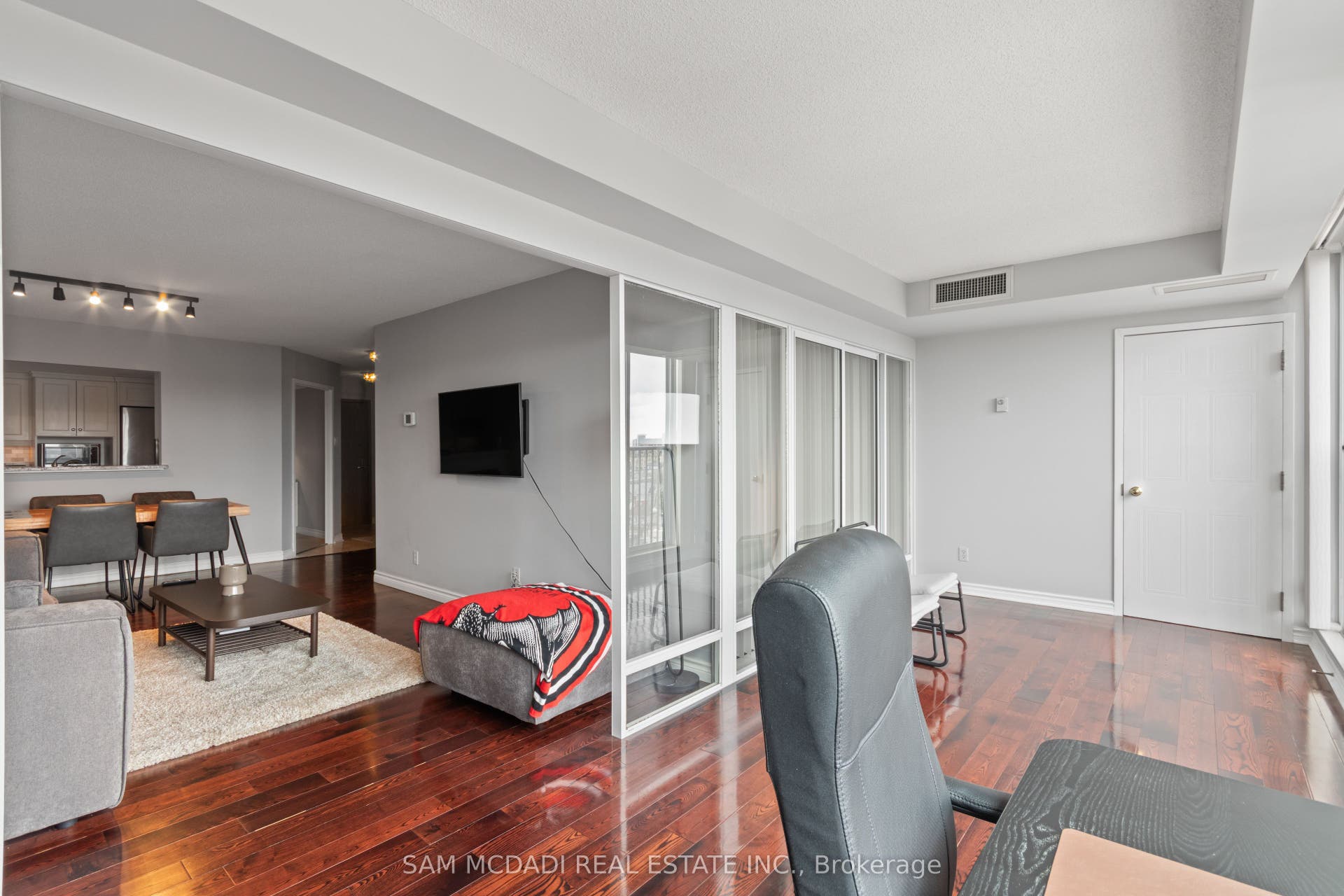 4 Willow Street, #807, Waterloo, Waterloo, Waterloo ON N2J 1V5 4 Willow Street, #807, Waterloo, Waterloo, Waterloo ON N2J 1V5
