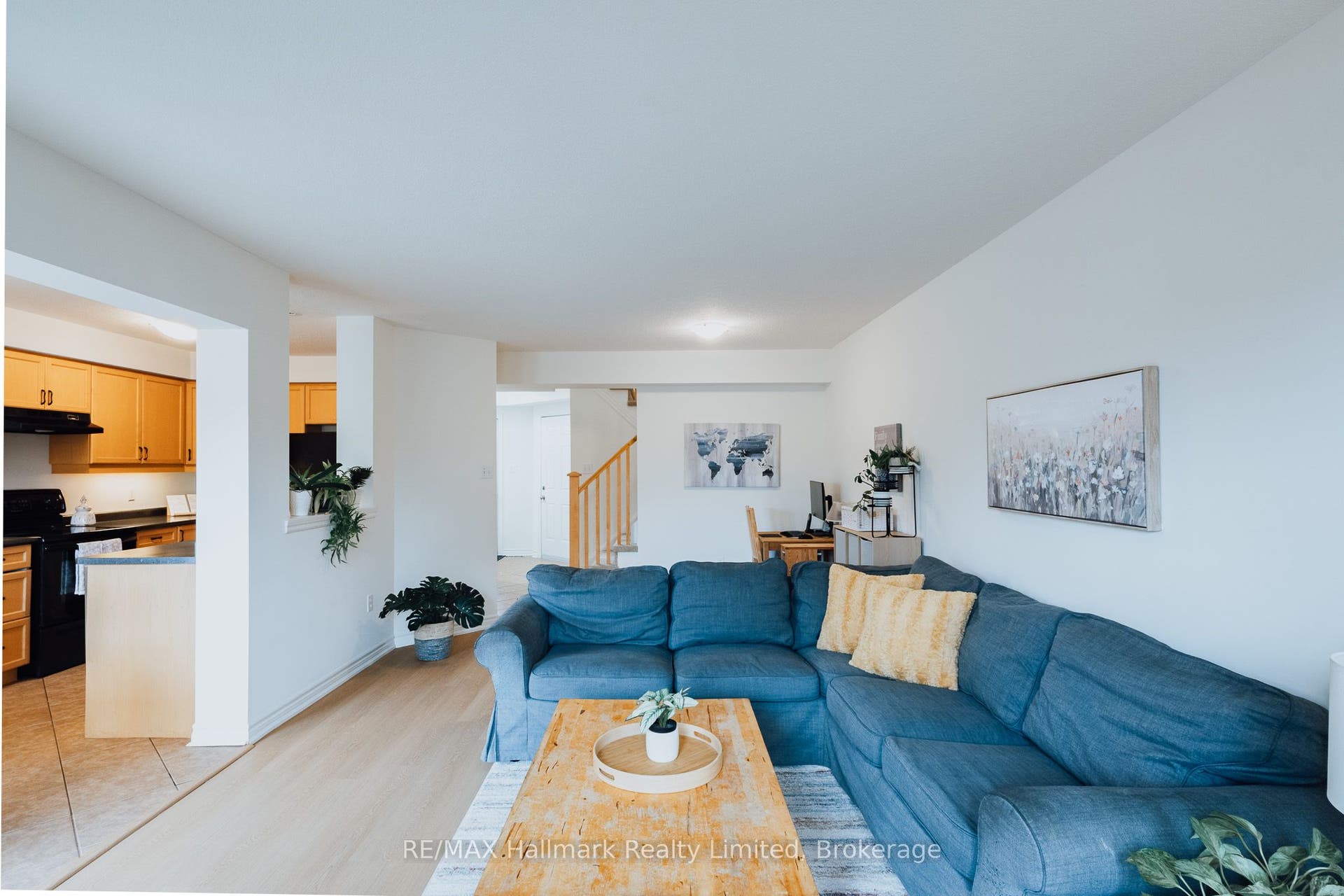 27 Wilkie Crescent, Guelph, Wellington ON N1L 0B1 open concept great room