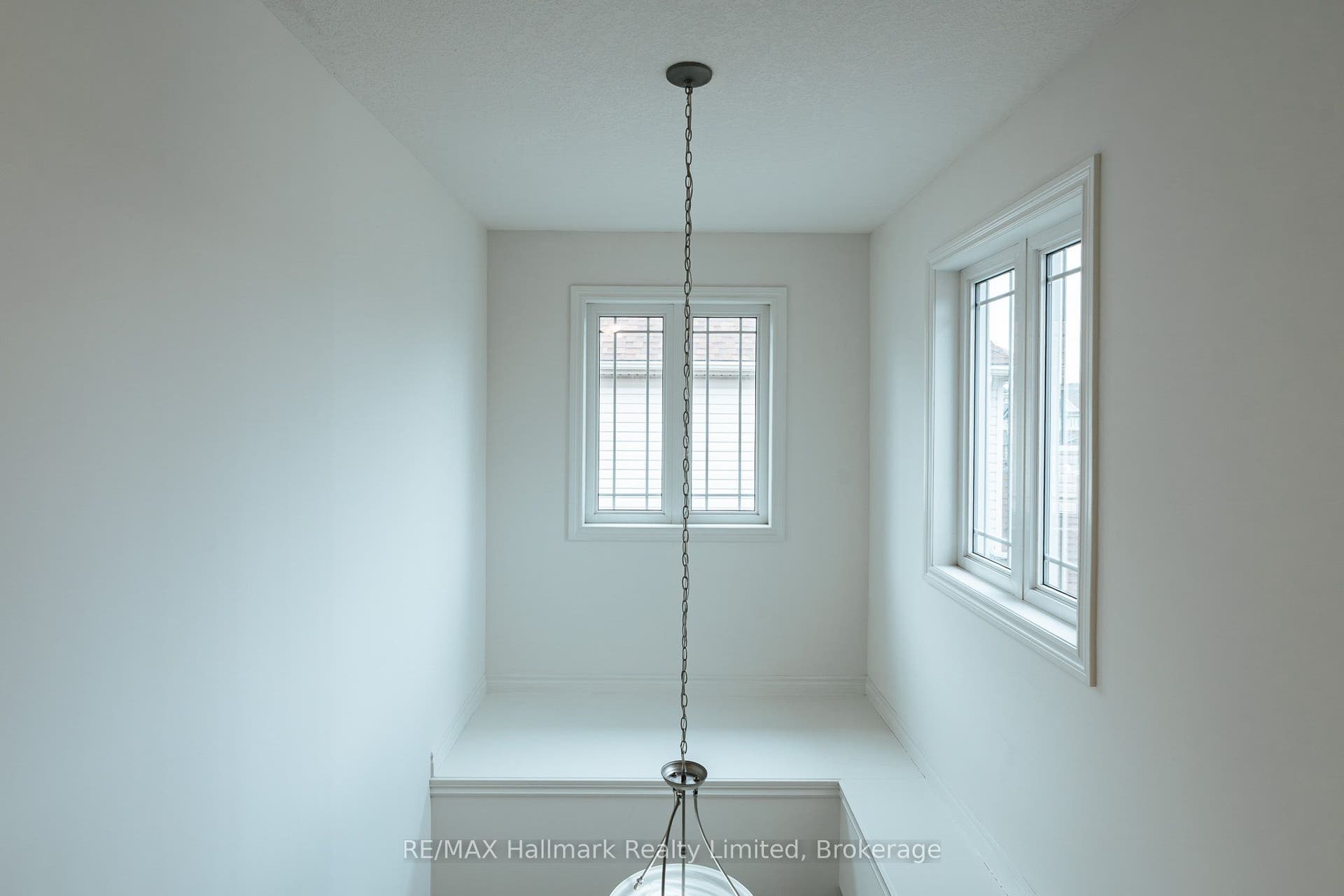 27 Wilkie Crescent, Guelph, Wellington ON N1L 0B1 bright open windows