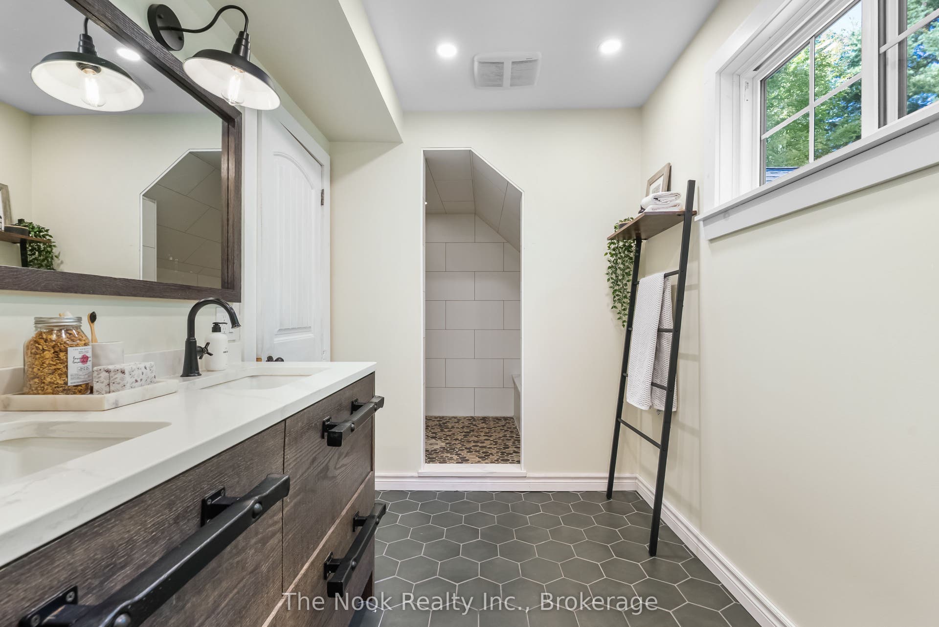 4200 Rice Lake Drive S, Hamilton Township, Northumberland ON L1A 3V6