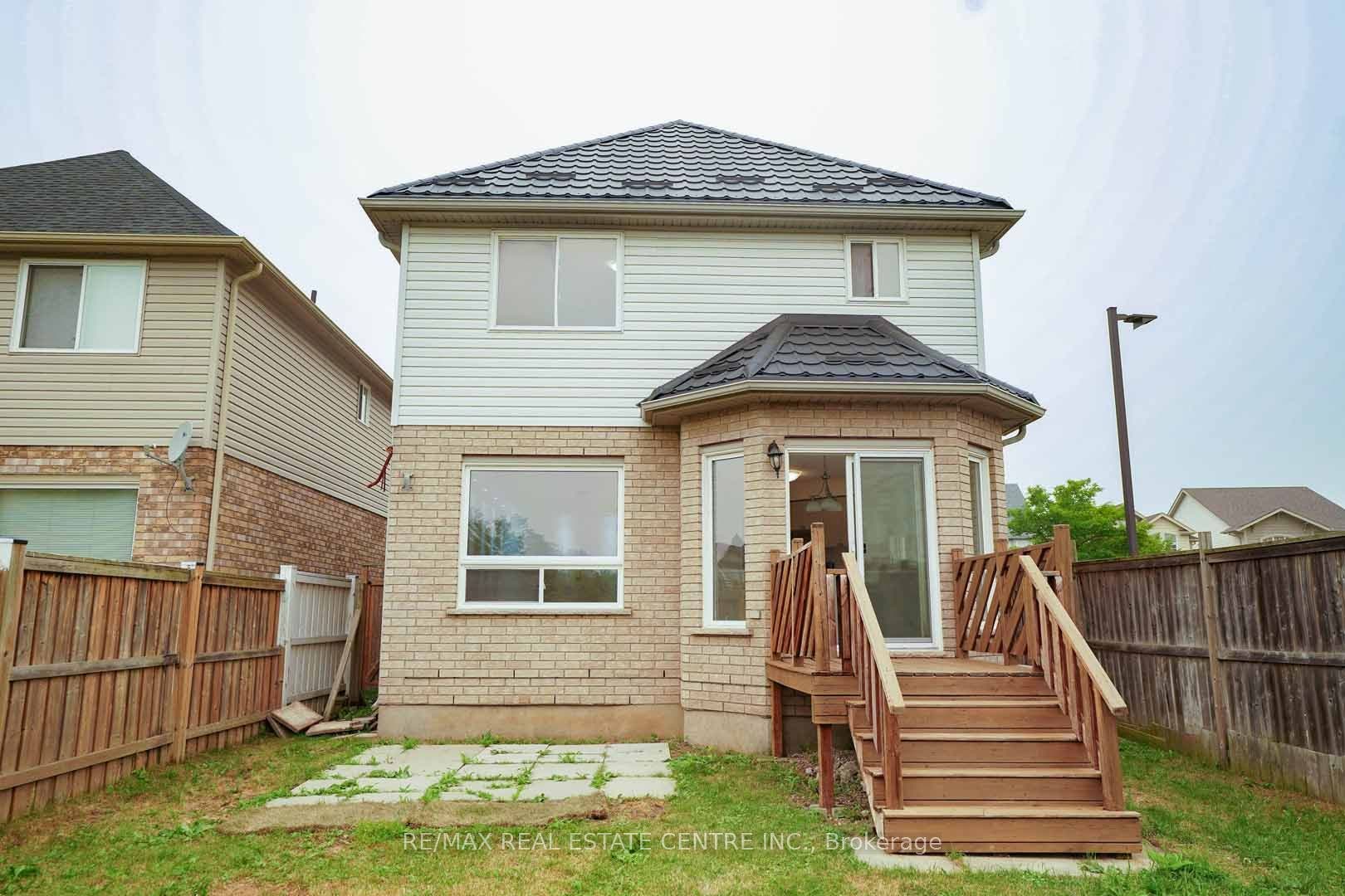 18 Heritage Drive, Guelph, Wellington ON N1G 0B2 18 Heritage Drive, Guelph, Wellington ON N1G 0B2