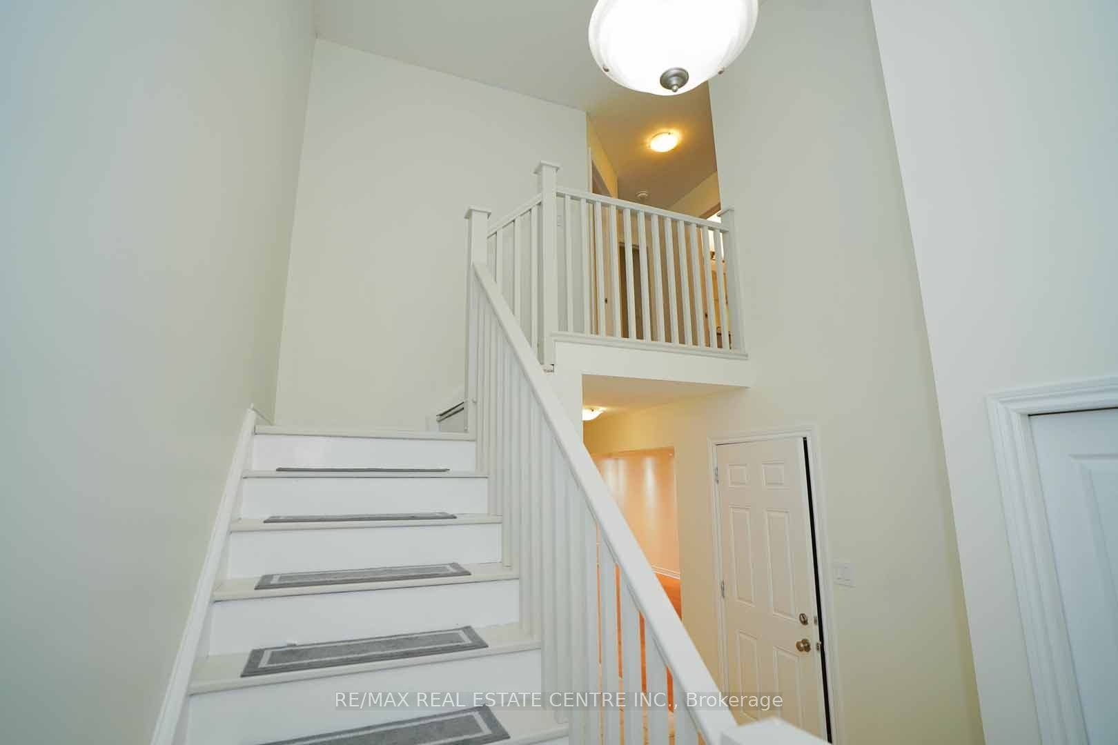 18 Heritage Drive, Guelph, Wellington ON N1G 0B2 18 Heritage Drive, Guelph, Wellington ON N1G 0B2