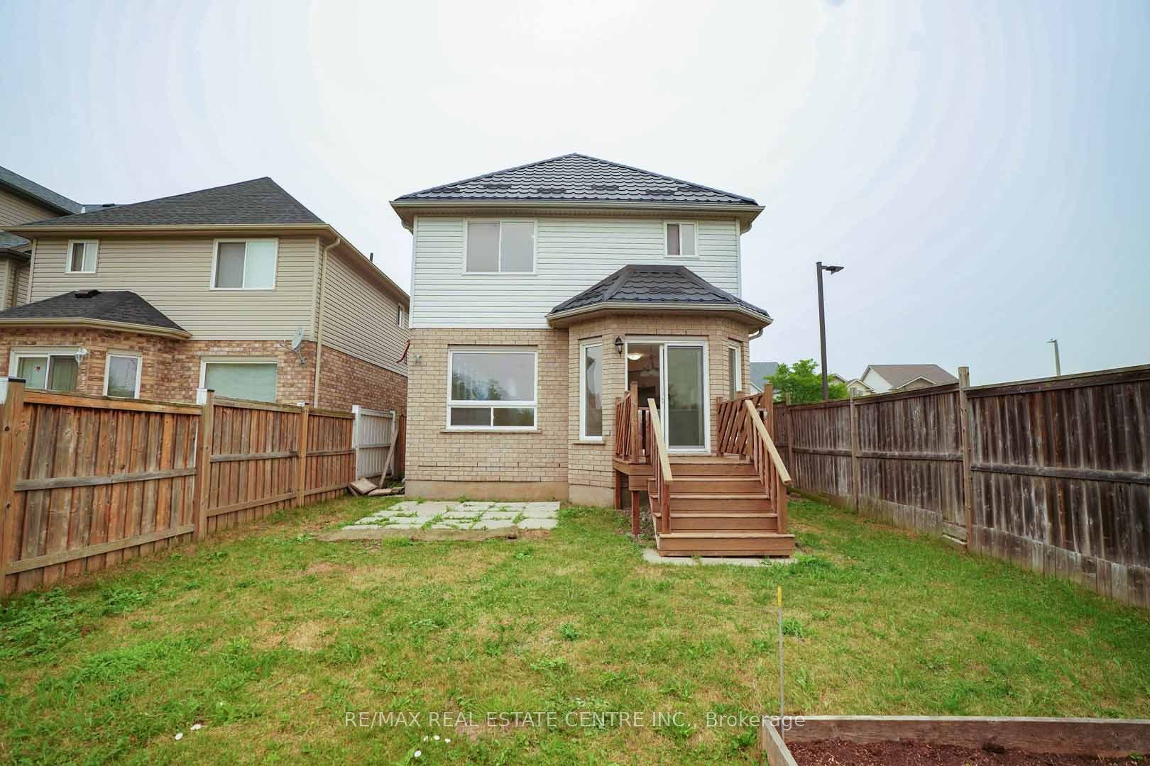 18 Heritage Drive, Guelph, Wellington ON N1G 0B2 18 Heritage Drive, Guelph, Wellington ON N1G 0B2