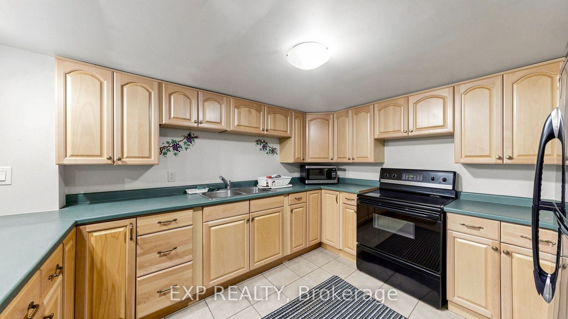 28 Hurlbut Place, Cambridge, Waterloo ON N1T 1L6 28 Hurlbut Place, Cambridge, Waterloo ON N1T 1L6
