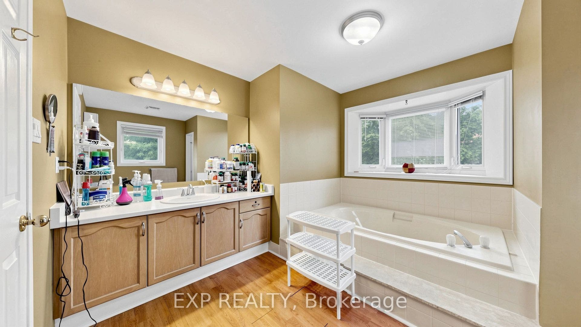 28 Hurlbut Place, Cambridge, Waterloo ON N1T 1L6 28 Hurlbut Place, Cambridge, Waterloo ON N1T 1L6