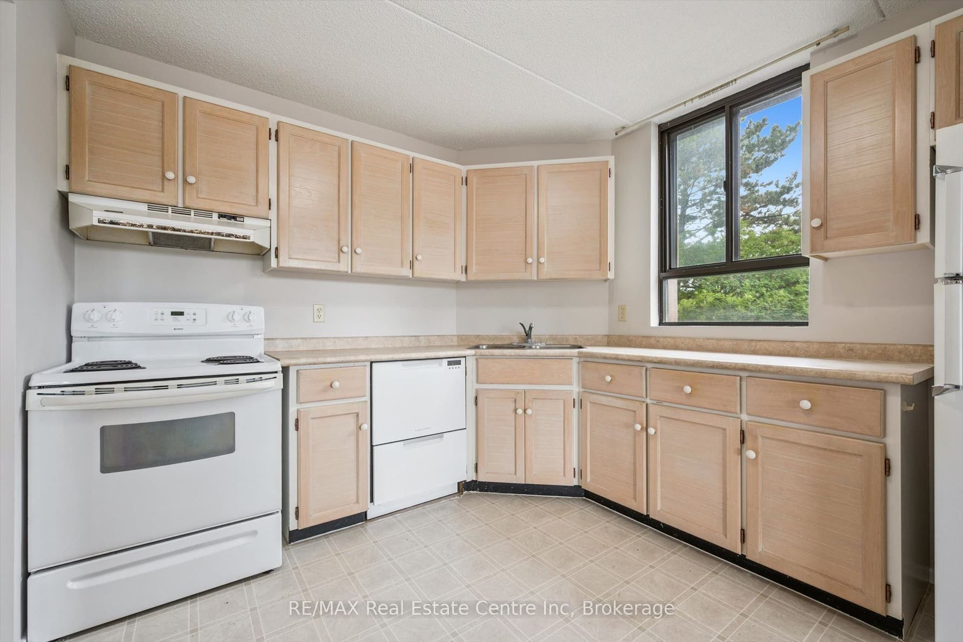 22 Marilyn Drive, #201, Guelph, Wellington ON N1H 7T1 22 Marilyn Drive, #201, Guelph, Wellington ON N1H 7T1