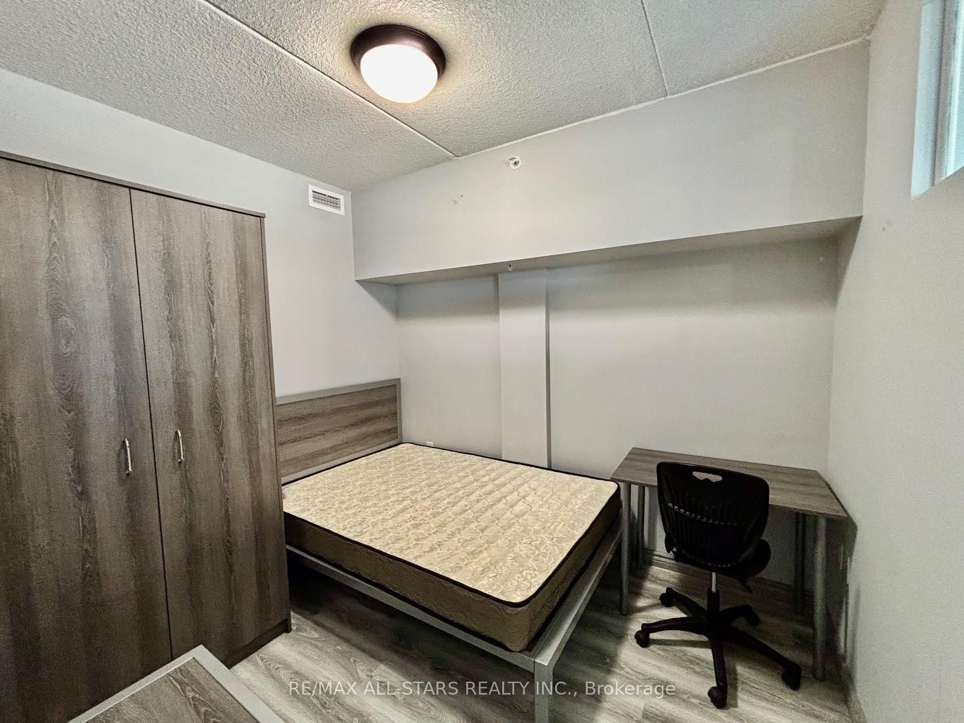275 Larch Street, #507, Waterloo, Waterloo ON N2L 3R2 275 Larch Street, #507, Waterloo, Waterloo ON N2L 3R2