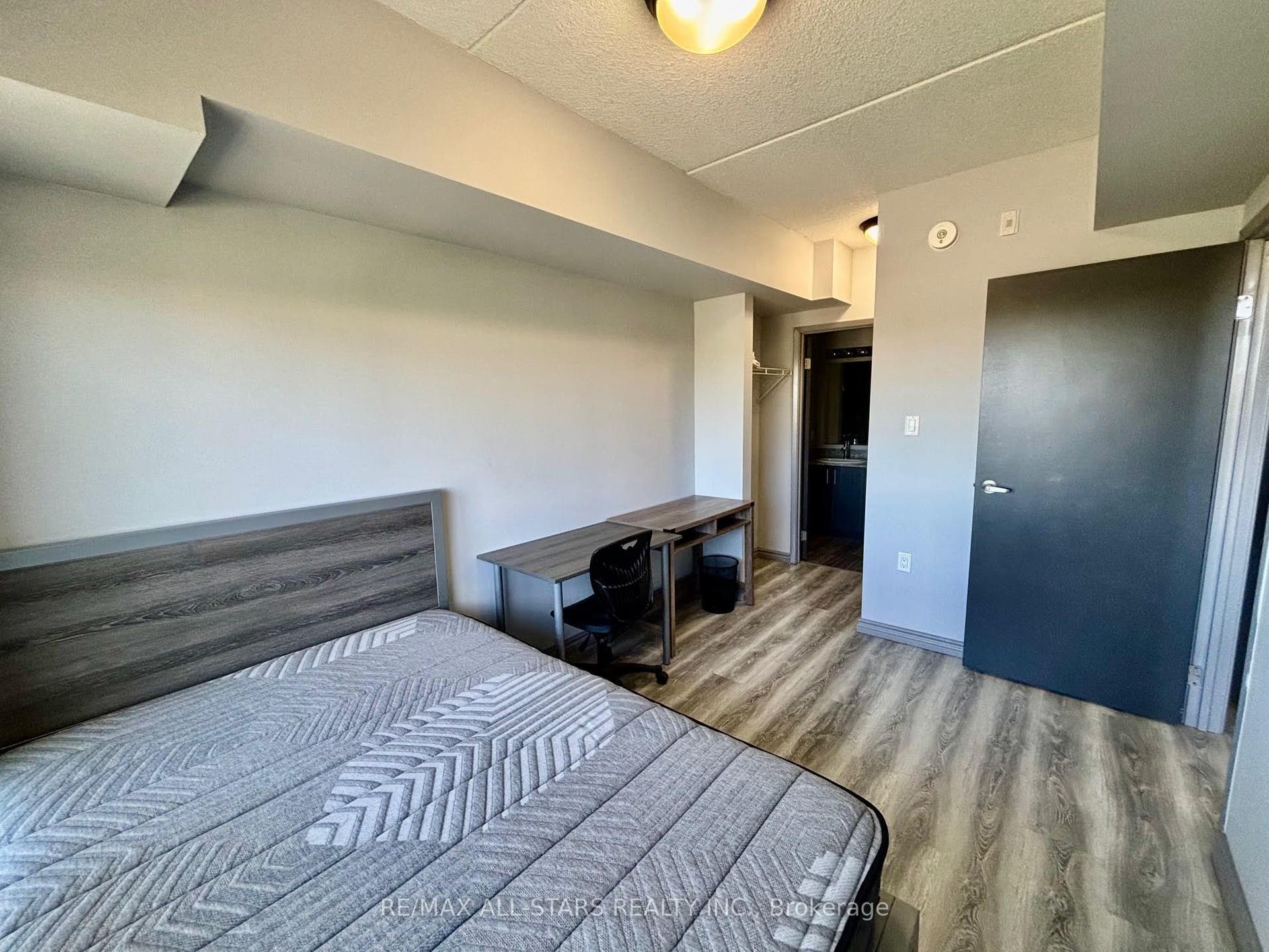 275 Larch Street, #507, Waterloo, Waterloo ON N2L 3R2 275 Larch Street, #507, Waterloo, Waterloo ON N2L 3R2