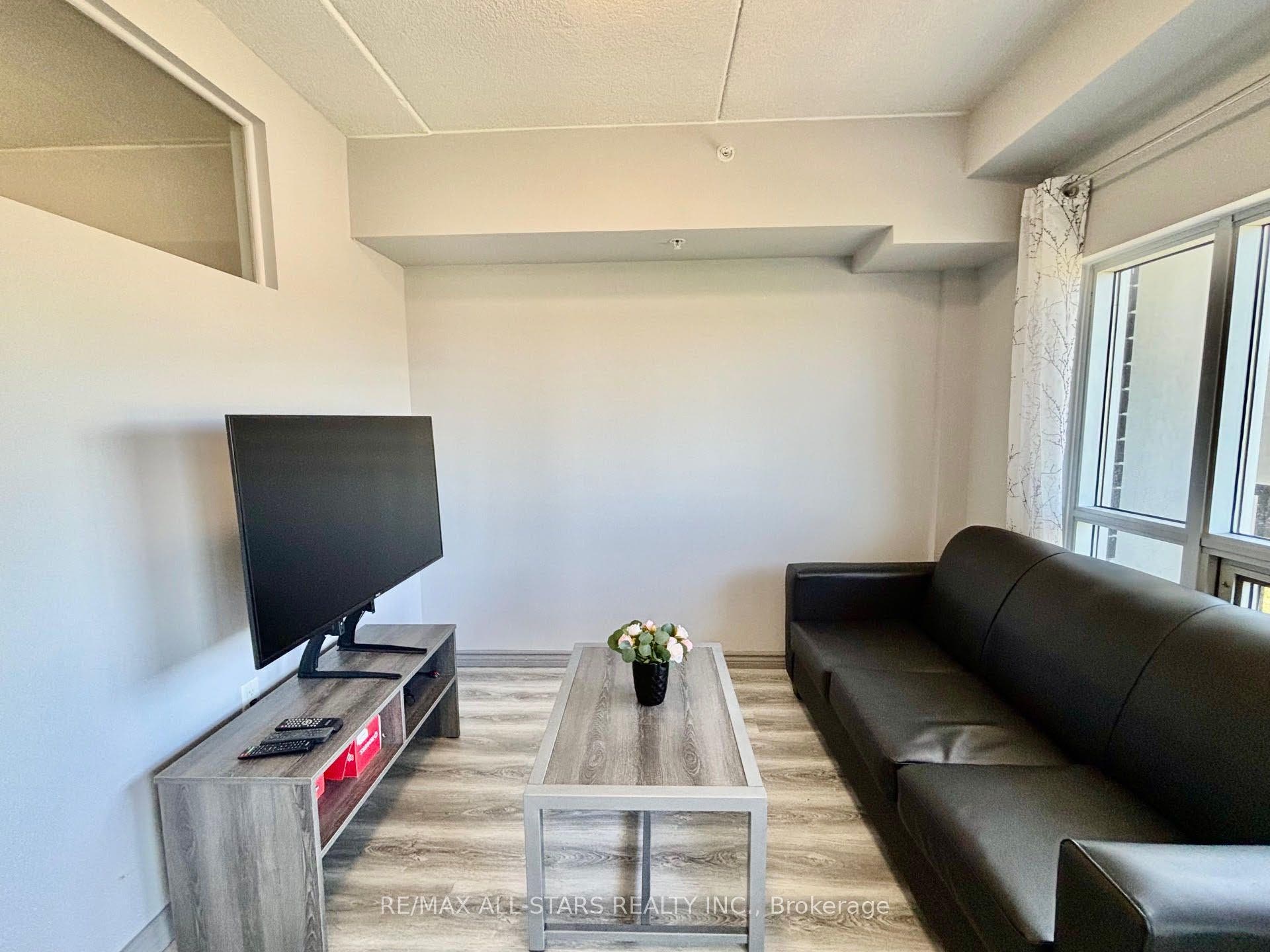 275 Larch Street, #507, Waterloo, Waterloo ON N2L 3R2 275 Larch Street, #507, Waterloo, Waterloo ON N2L 3R2