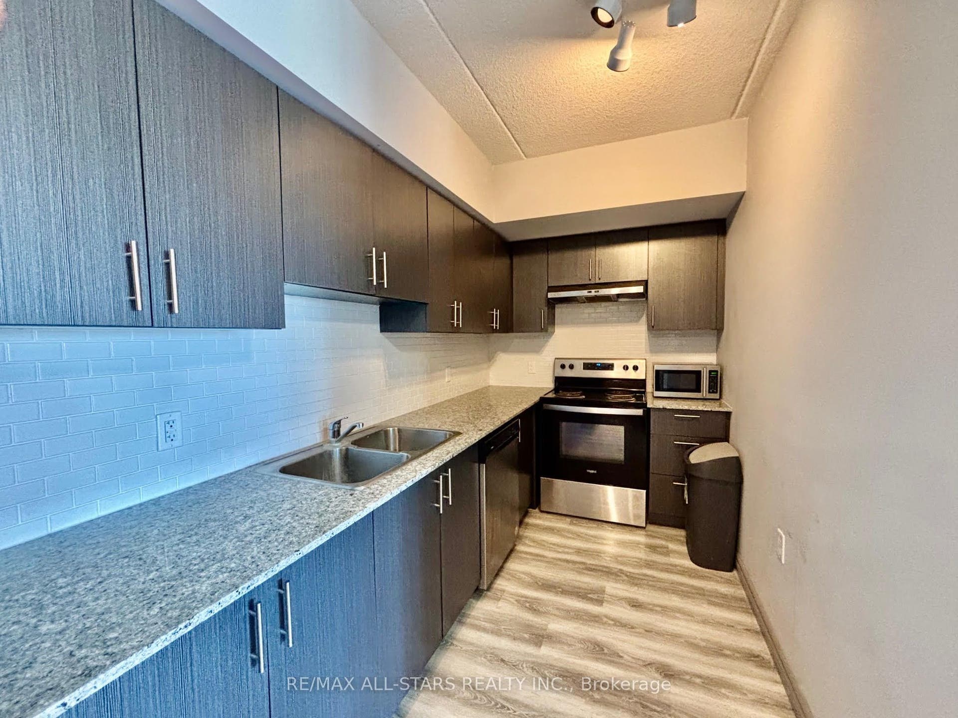 275 Larch Street, #507, Waterloo, Waterloo ON N2L 3R2 275 Larch Street, #507, Waterloo, Waterloo ON N2L 3R2