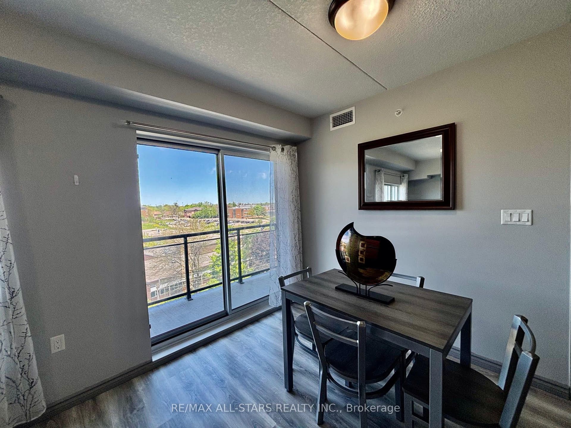 275 Larch Street, #507, Waterloo, Waterloo ON N2L 3R2 275 Larch Street, #507, Waterloo, Waterloo ON N2L 3R2