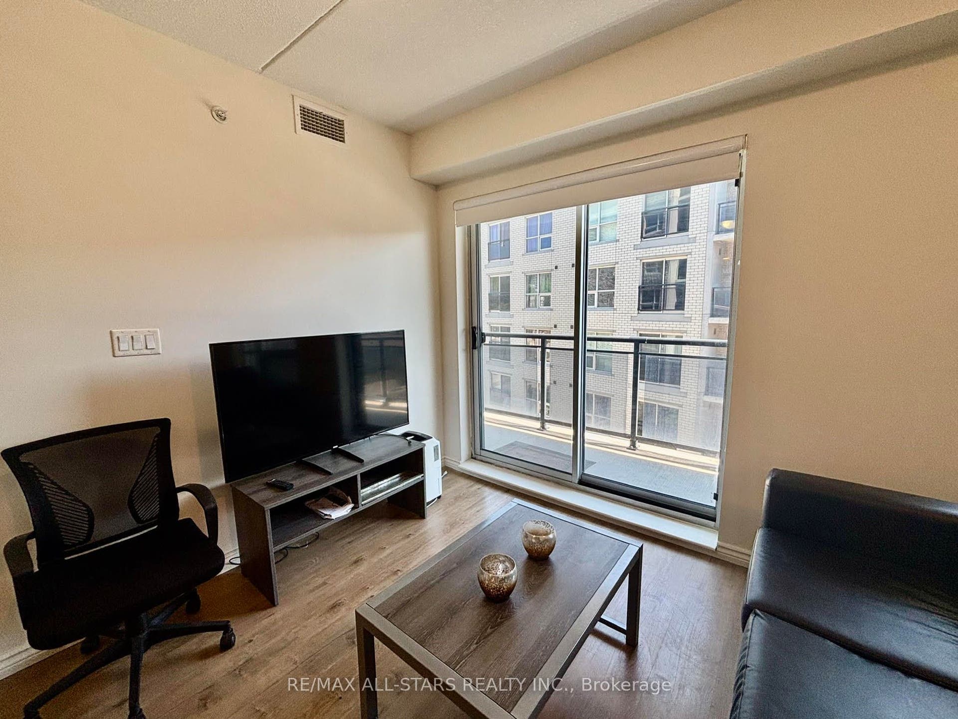 275 Larch Street, #307, Waterloo, Waterloo ON N2L 3R2 275 Larch Street, #307, Waterloo, Waterloo ON N2L 3R2