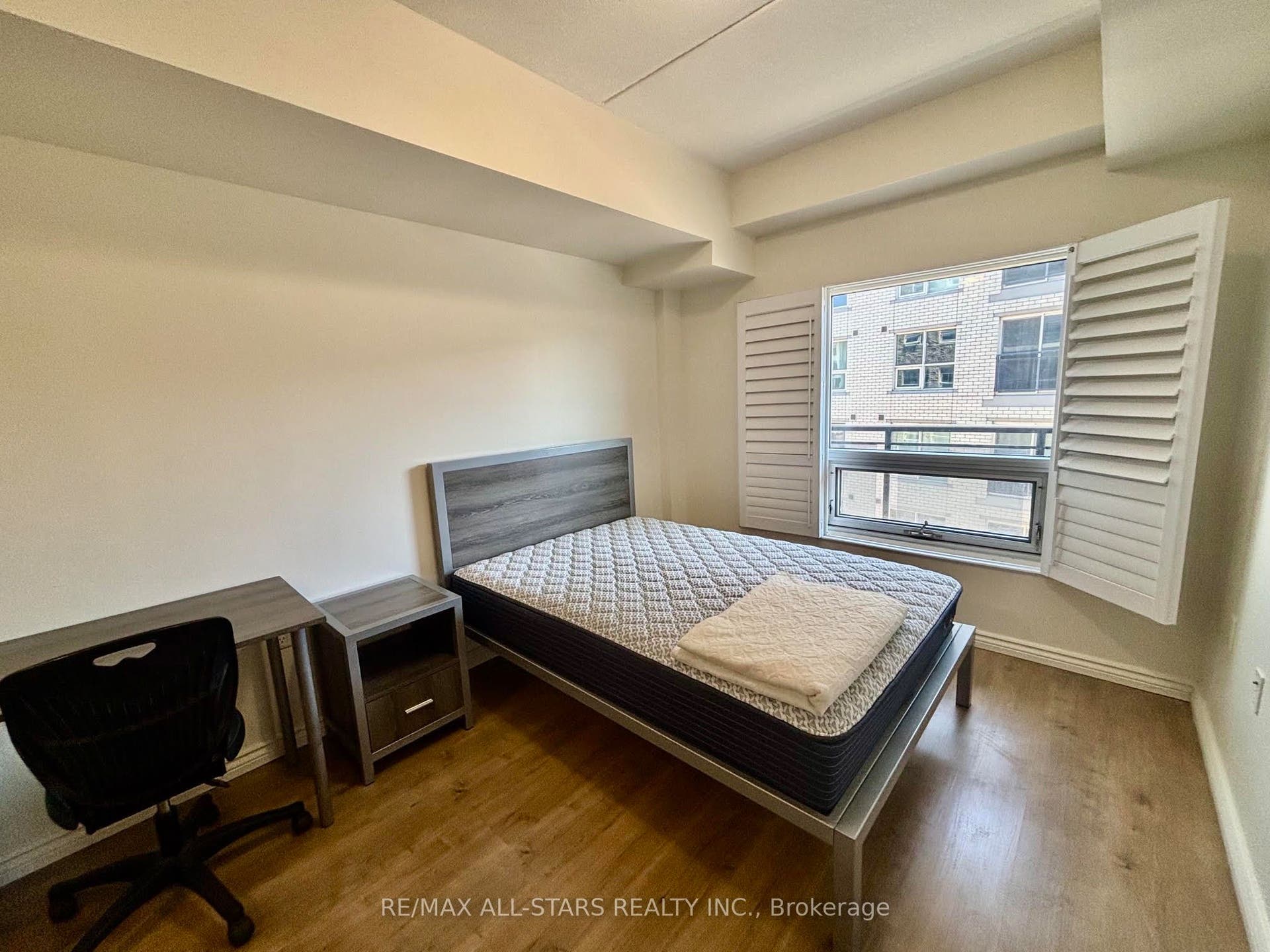 275 Larch Street, #307, Waterloo, Waterloo ON N2L 3R2 275 Larch Street, #307, Waterloo, Waterloo ON N2L 3R2