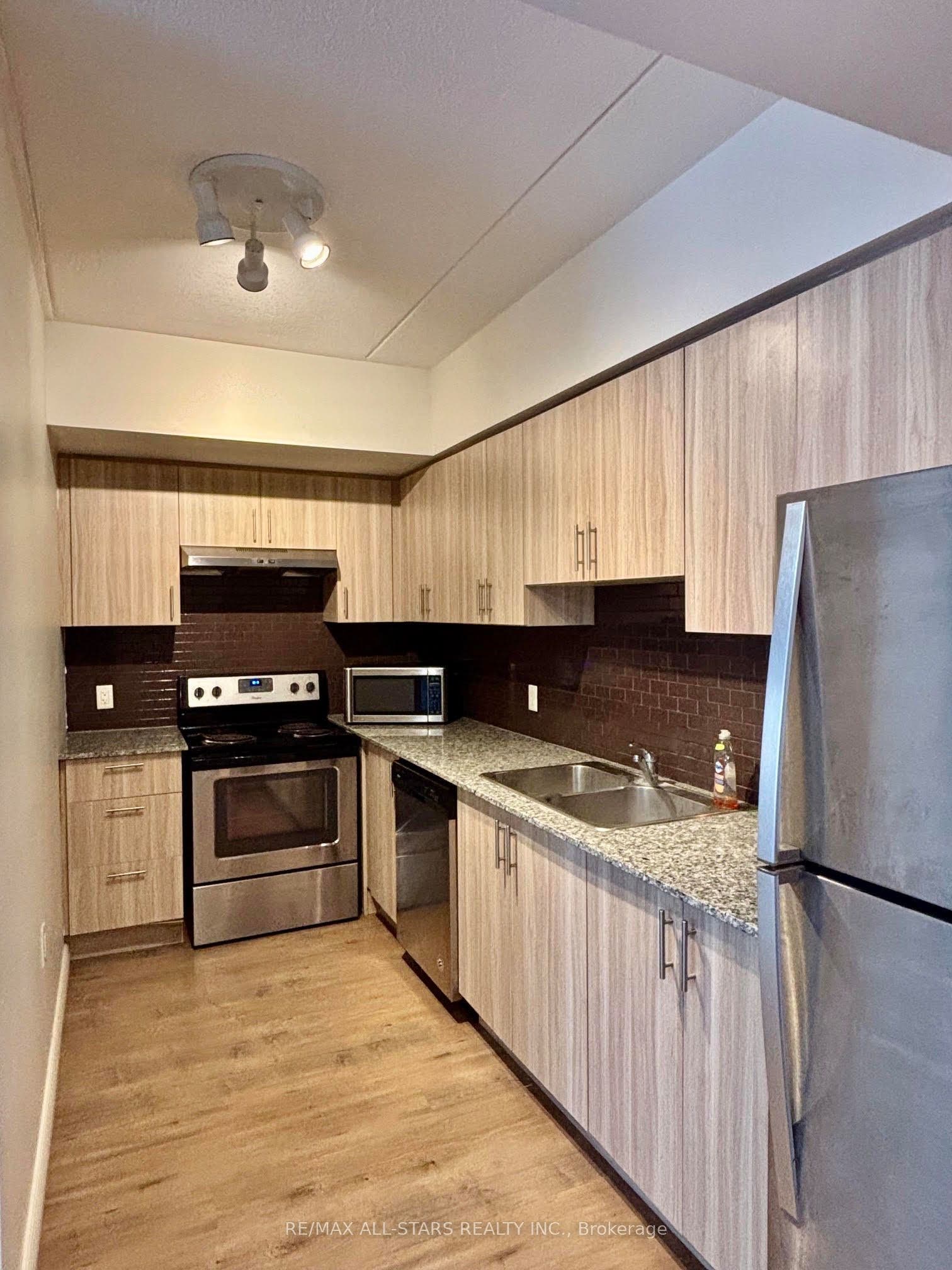 275 Larch Street, #307, Waterloo, Waterloo ON N2L 3R2 275 Larch Street, #307, Waterloo, Waterloo ON N2L 3R2