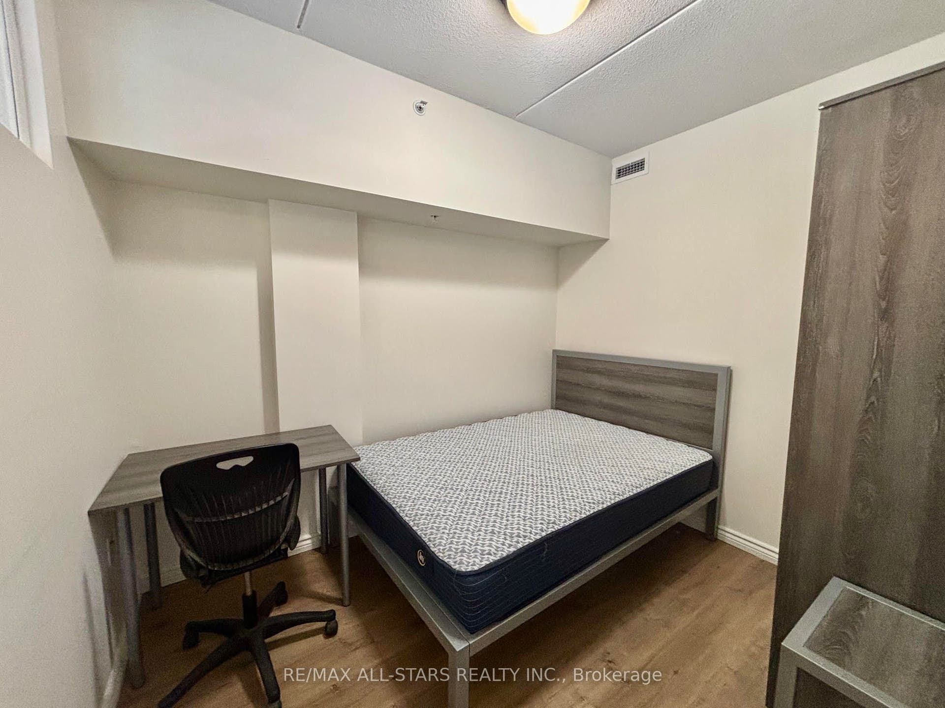 275 Larch Street, #307, Waterloo, Waterloo ON N2L 3R2 275 Larch Street, #307, Waterloo, Waterloo ON N2L 3R2