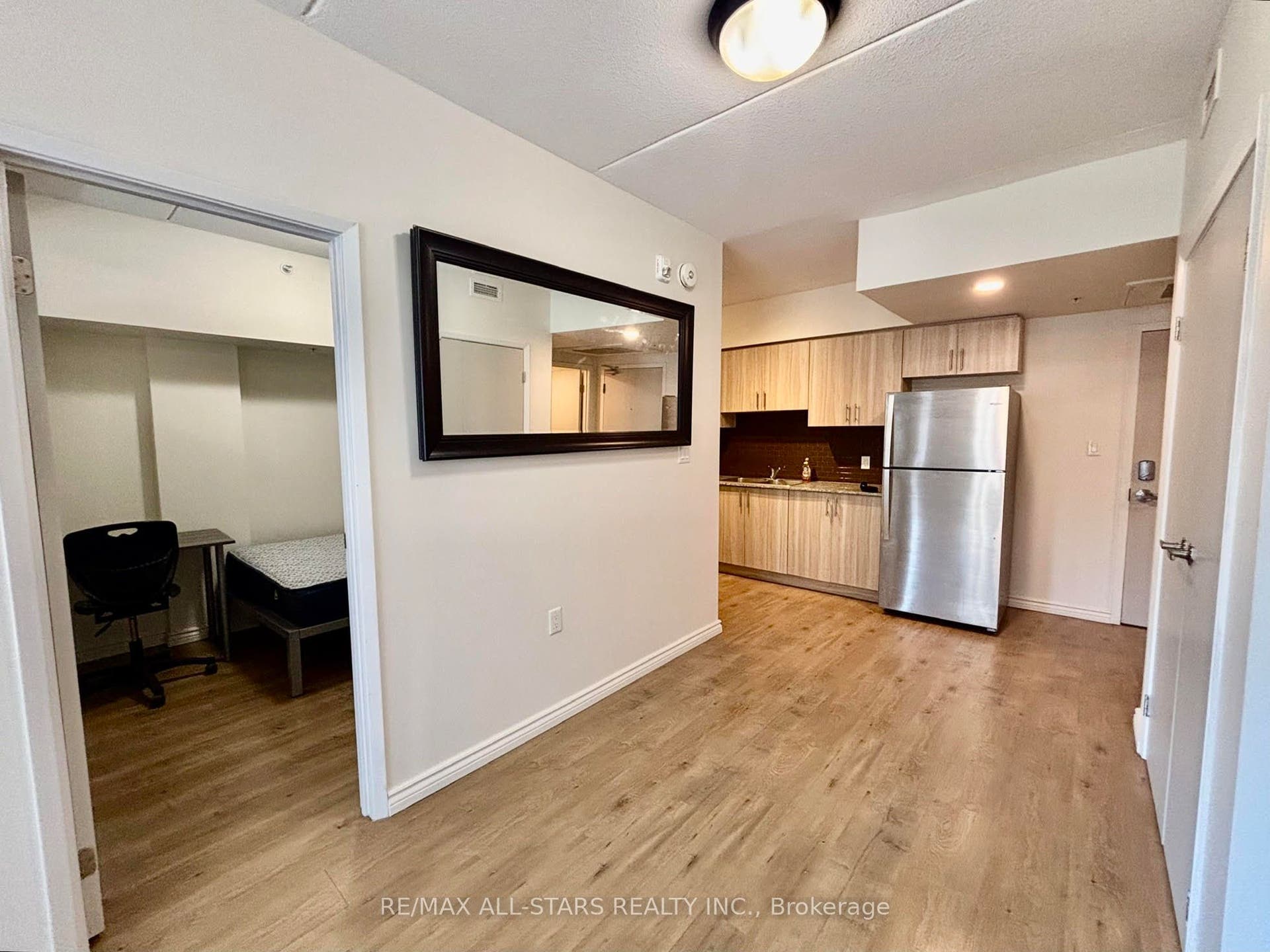 275 Larch Street, #307, Waterloo, Waterloo ON N2L 3R2 275 Larch Street, #307, Waterloo, Waterloo ON N2L 3R2