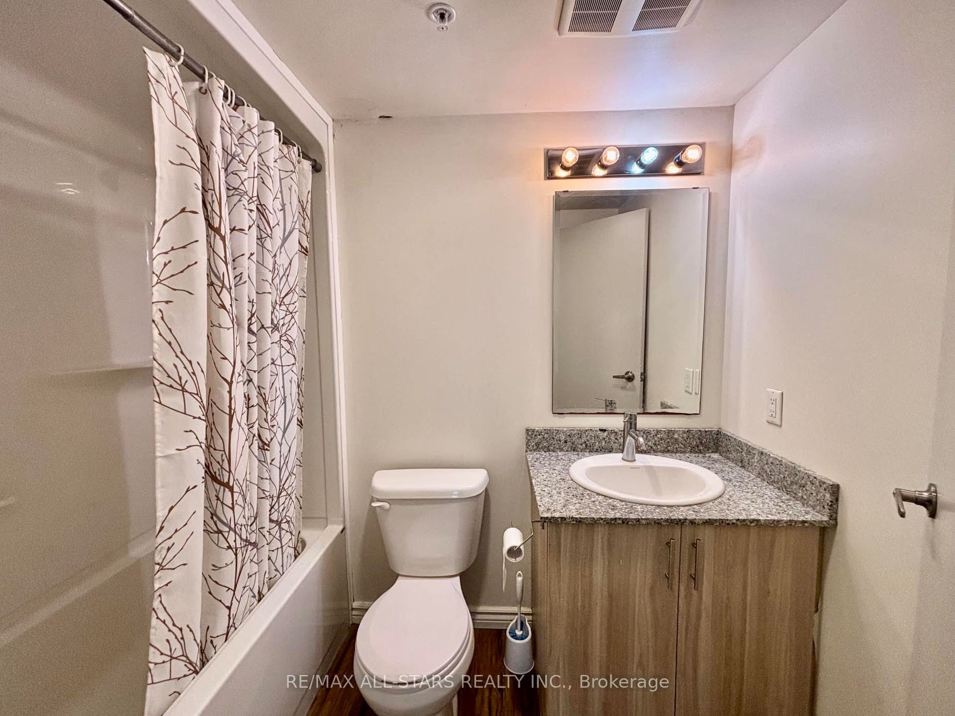 275 Larch Street, #307, Waterloo, Waterloo ON N2L 3R2 275 Larch Street, #307, Waterloo, Waterloo ON N2L 3R2