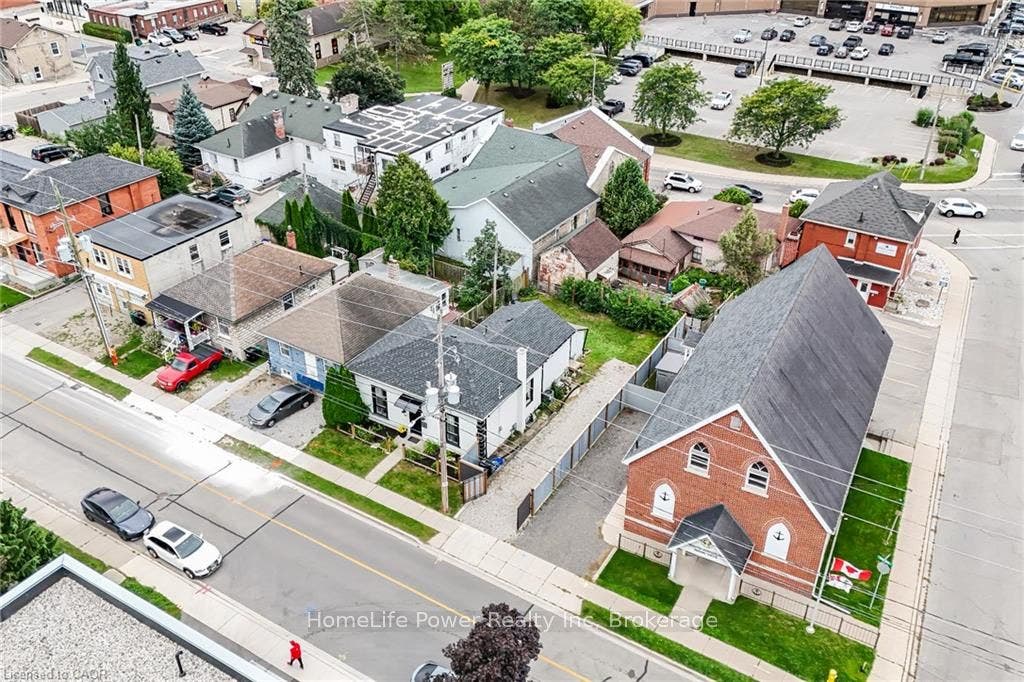 28 Cambridge Street, Cambridge, Waterloo ON N1R 3R7 28 Cambridge Street, Cambridge, Waterloo ON N1R 3R7