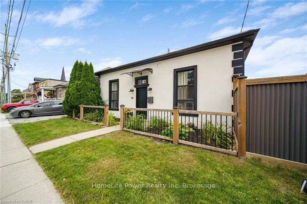 28 Cambridge Street, Cambridge, Waterloo ON N1R 3R7 28 Cambridge Street, Cambridge, Waterloo ON N1R 3R7