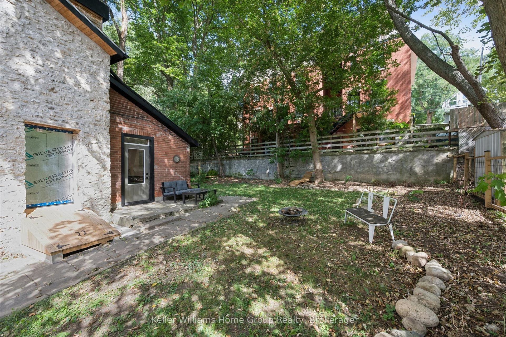 37 Arthur Street N, Guelph, Wellington ON N1E 4T7