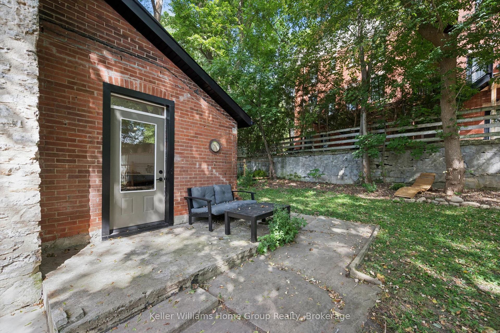 37 Arthur Street N, Guelph, Wellington ON N1E 4T7