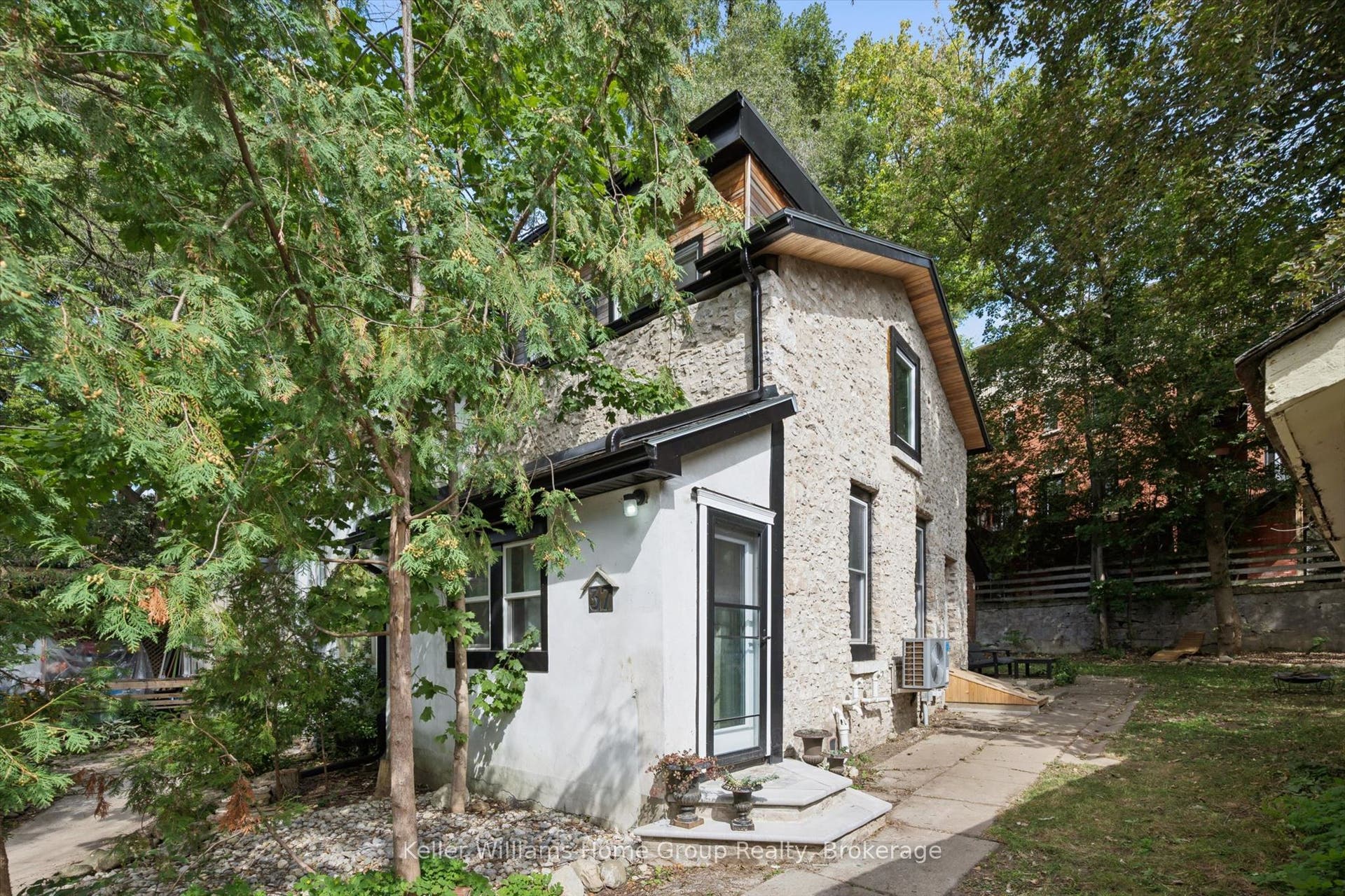 37 Arthur Street N, Guelph, Wellington ON N1E 4T7