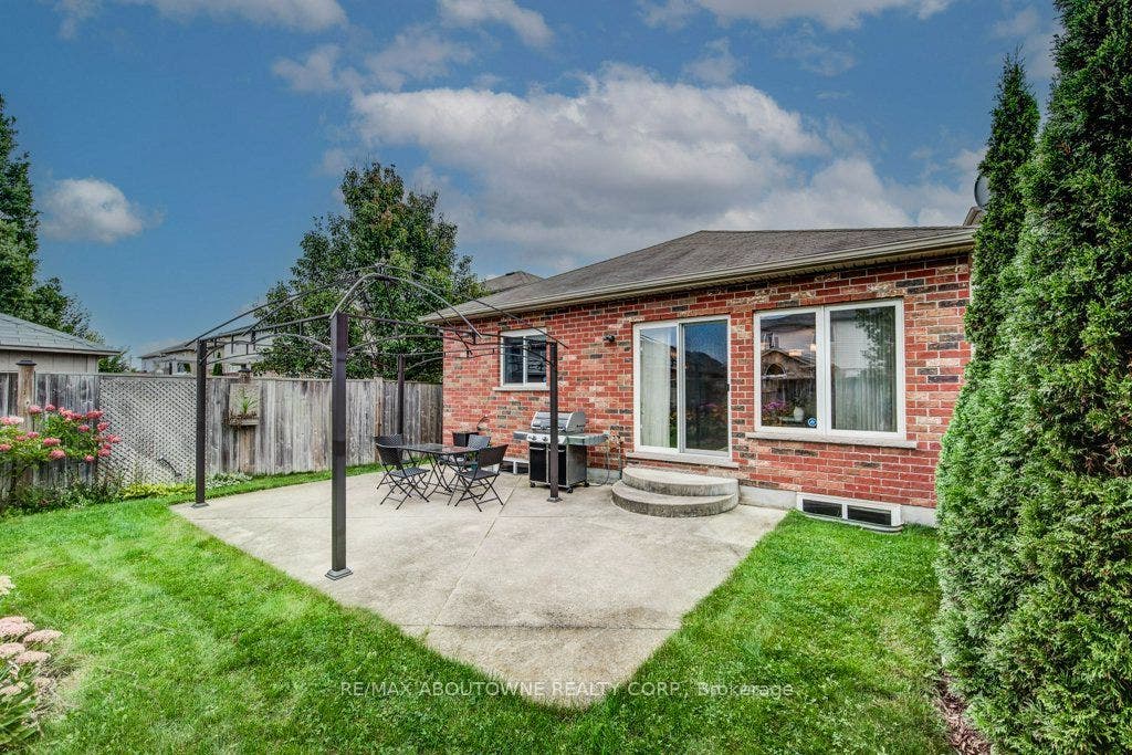 12 BROCK Street, Guelph, Wellington ON N1L 0E3 12 BROCK Street, Guelph, Wellington ON N1L 0E3